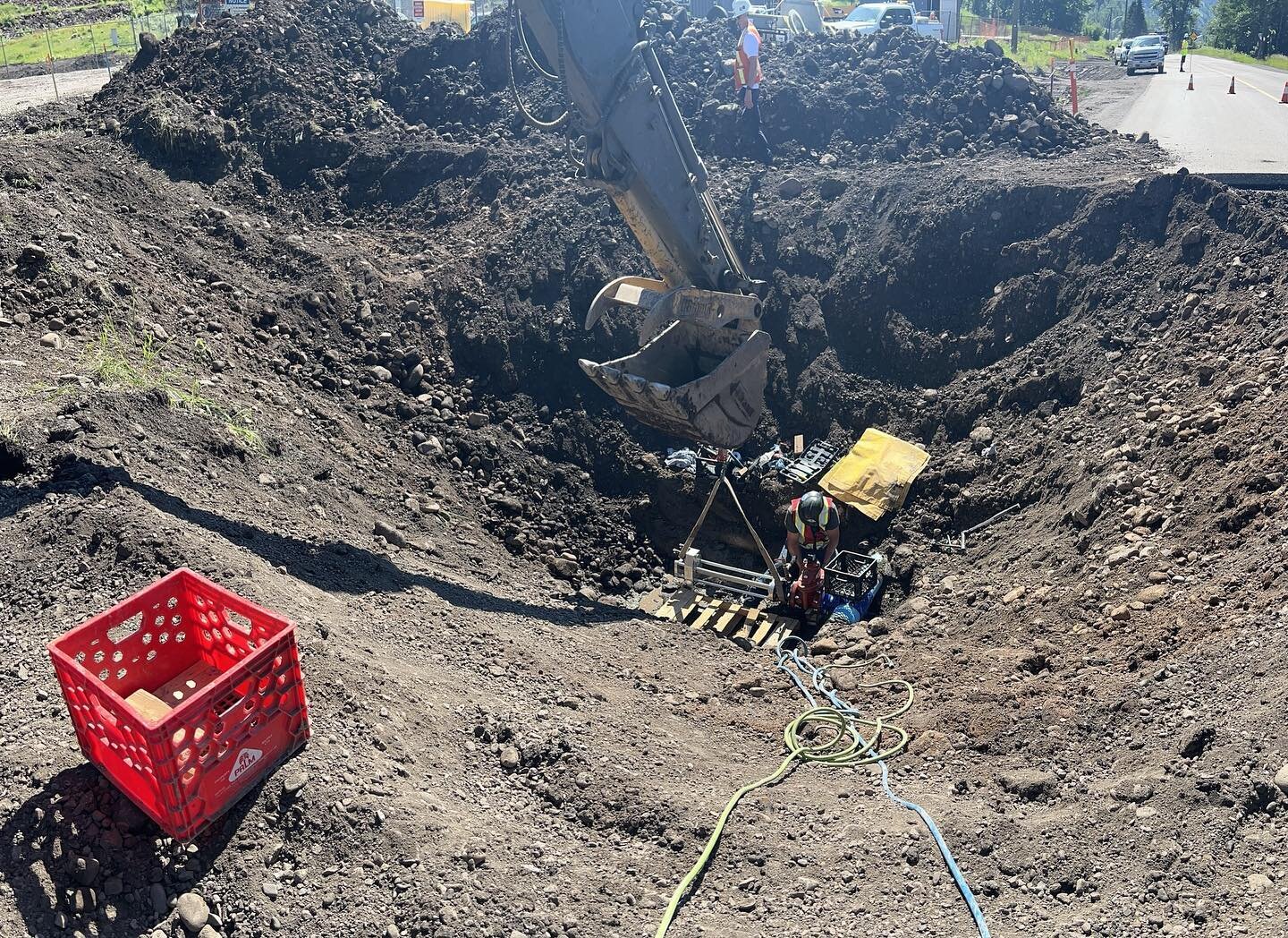Going down ⬇️ Graham made a trip to Sparwood to do a tap for Mitchell Excavation. 

#hottapping #plumbing #construction #trucks #hydrant #fyp #yyc #alberta #f4f #work #britishcolumbia #saskatchewan #hvac #clow