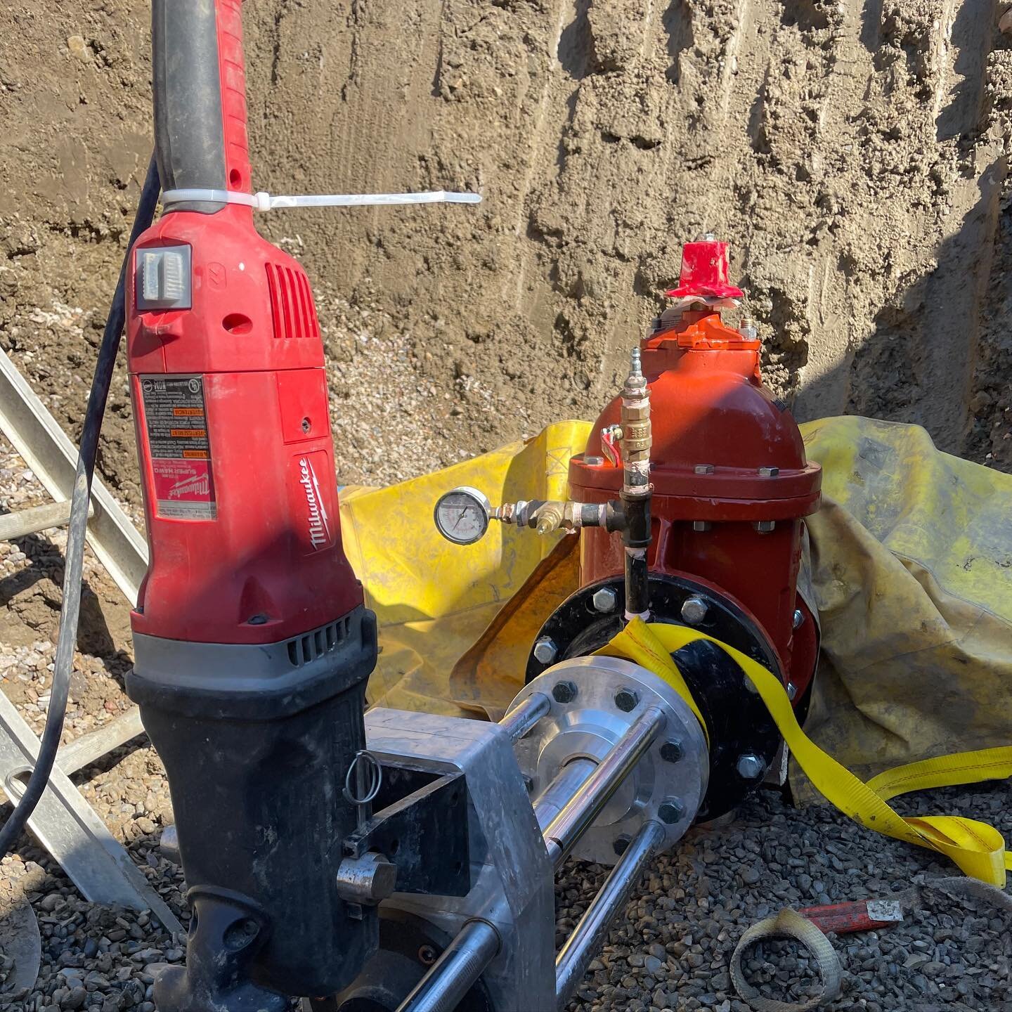 Kang Construction in @cityofchestermere was paid a visit today for a 10X8 tap 🛠🚧

#hottapping #plumbing #construction #trucks #hydrant #fyp #yyc #alberta #f4f #work #britishcolumbia #saskatchewan #hvac #clow