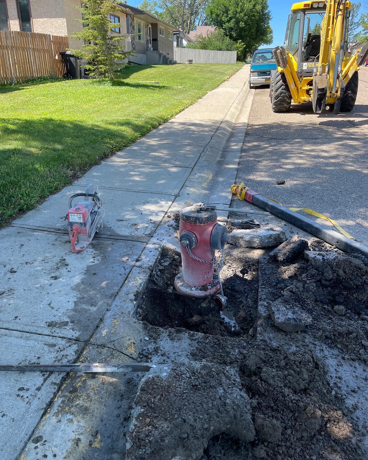 Fire Hydrants aren&rsquo;t a simple piece of equipment! Bottom end repair done in Coutts. 

#hottapping #plumbing #construction #trucks #hydrant #fyp #yyc #alberta #f4f #work #britishcolumbia #saskatchewan #hvac #clow
