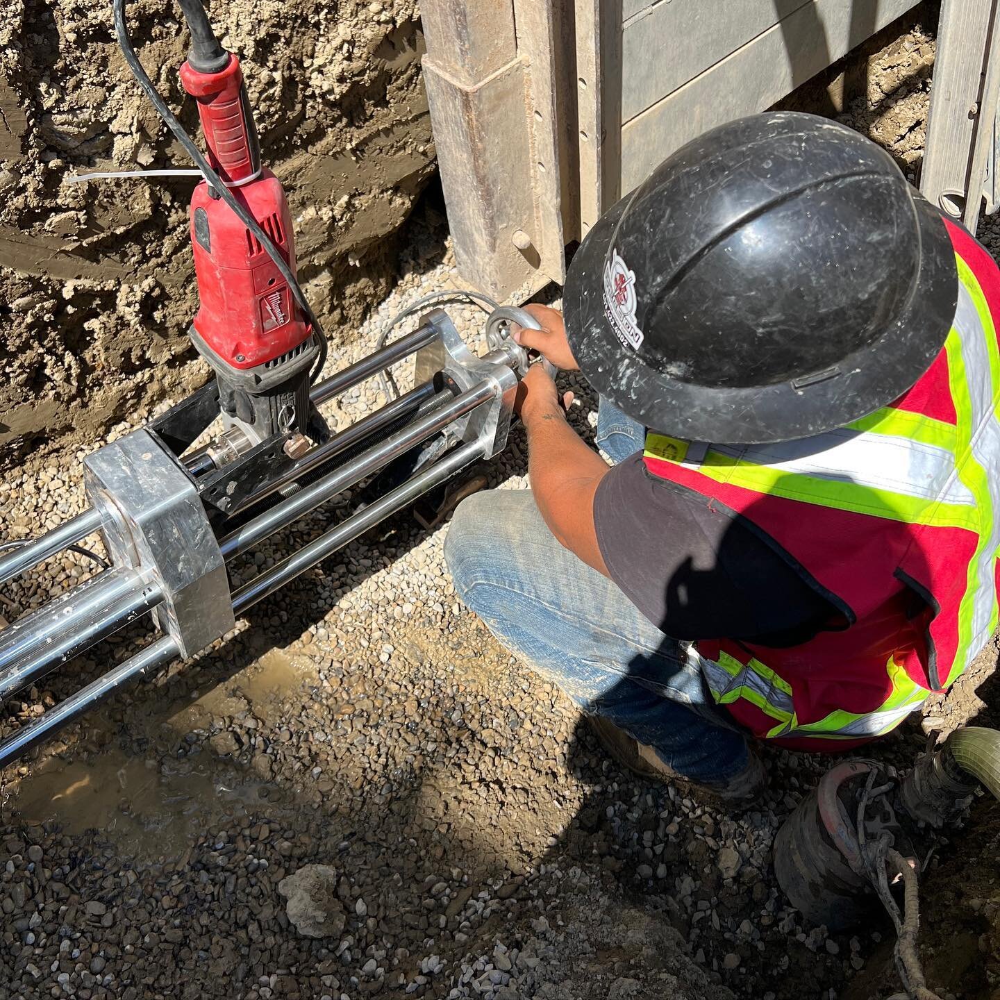 12X6 PVC Hot Tap dons in Calgary for our friends over at Kang Construction 🧰

#hottapping #plumbing #construction #trucks #hydrant #fyp #yyc #alberta #f4f #work #britishcolumbia #saskatchewan #hvac #clow #smith-blair