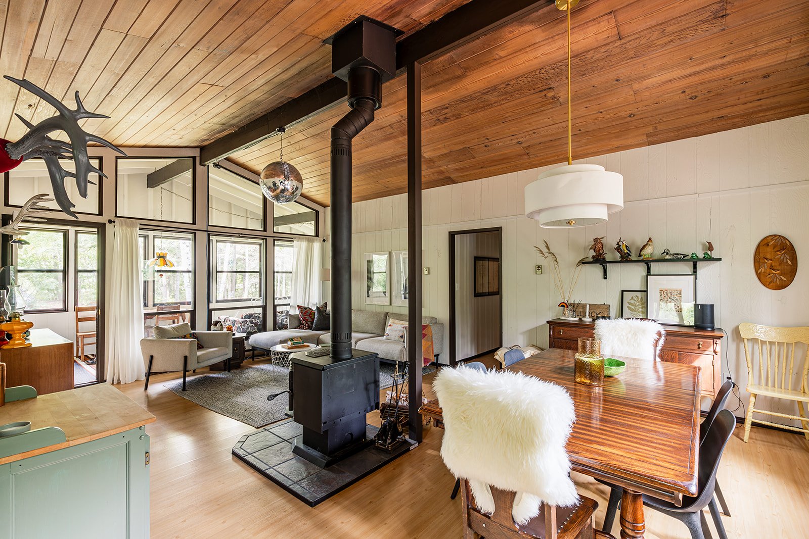 New-Copper-Photography_Jenn-Yablonowski_Aaron-Mark-Cabin_Wanasing-Beach-5.jpg
