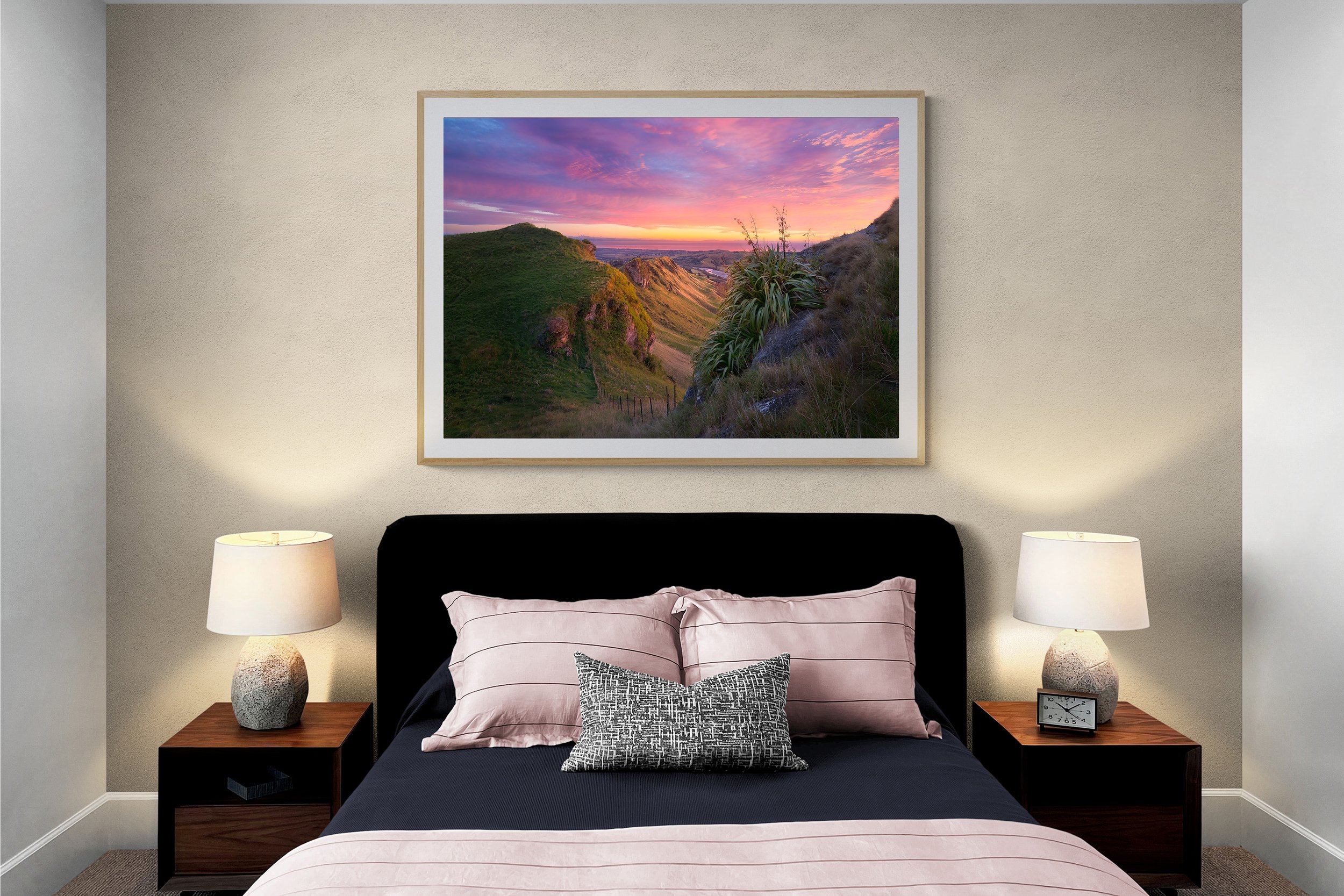 JAB_20230325_064-room-comfy-bedroom-with-side-tables-and-lamps-3x2.jpg