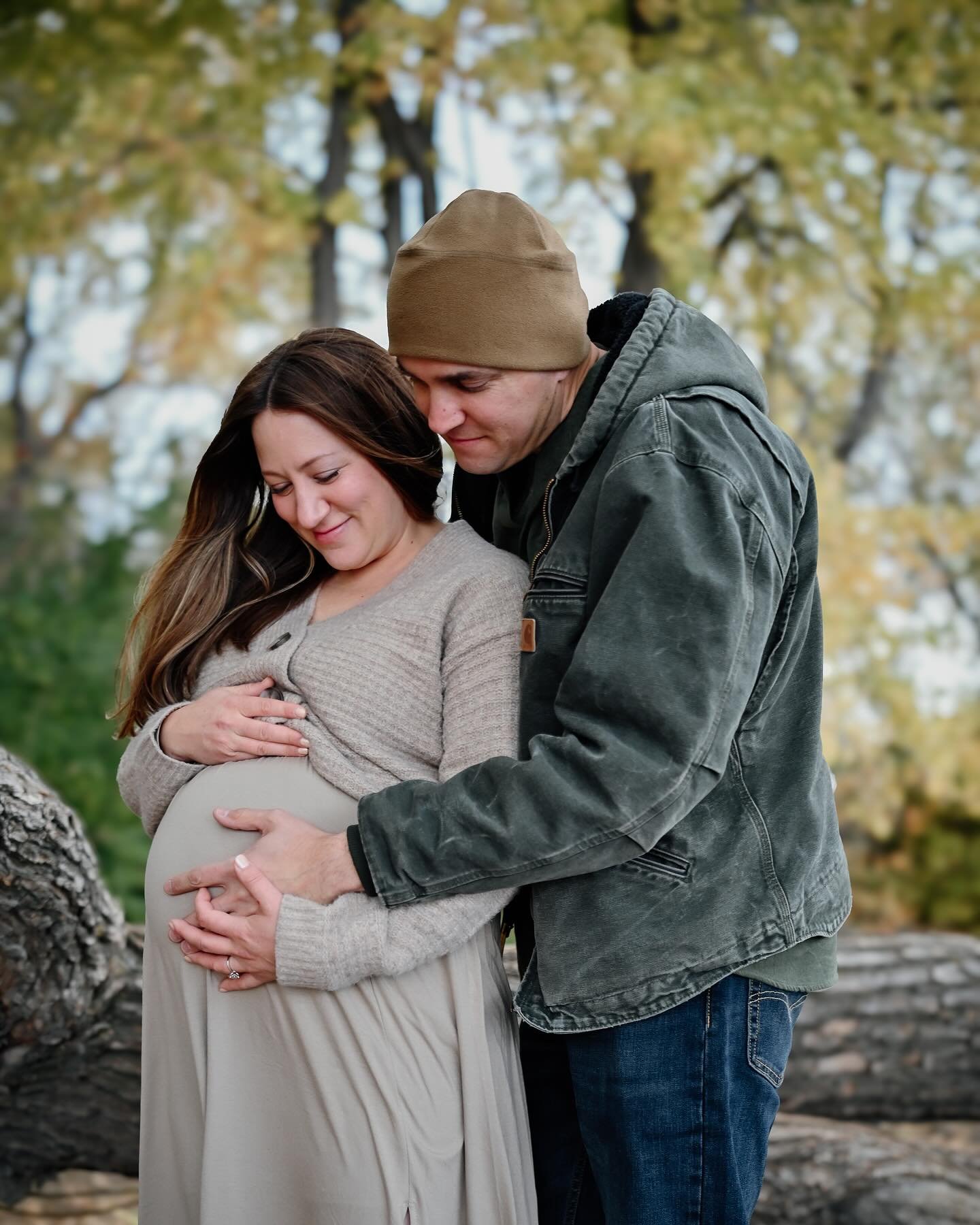 Gah!!!! I love a sweet Mama with child! It truly is so close to my heart. The mother&rsquo;s work is something indescribable in growing a human, and mothers with child are the most beautiful! Adore this precious little family!
.
.
.
#coloradofamilyph