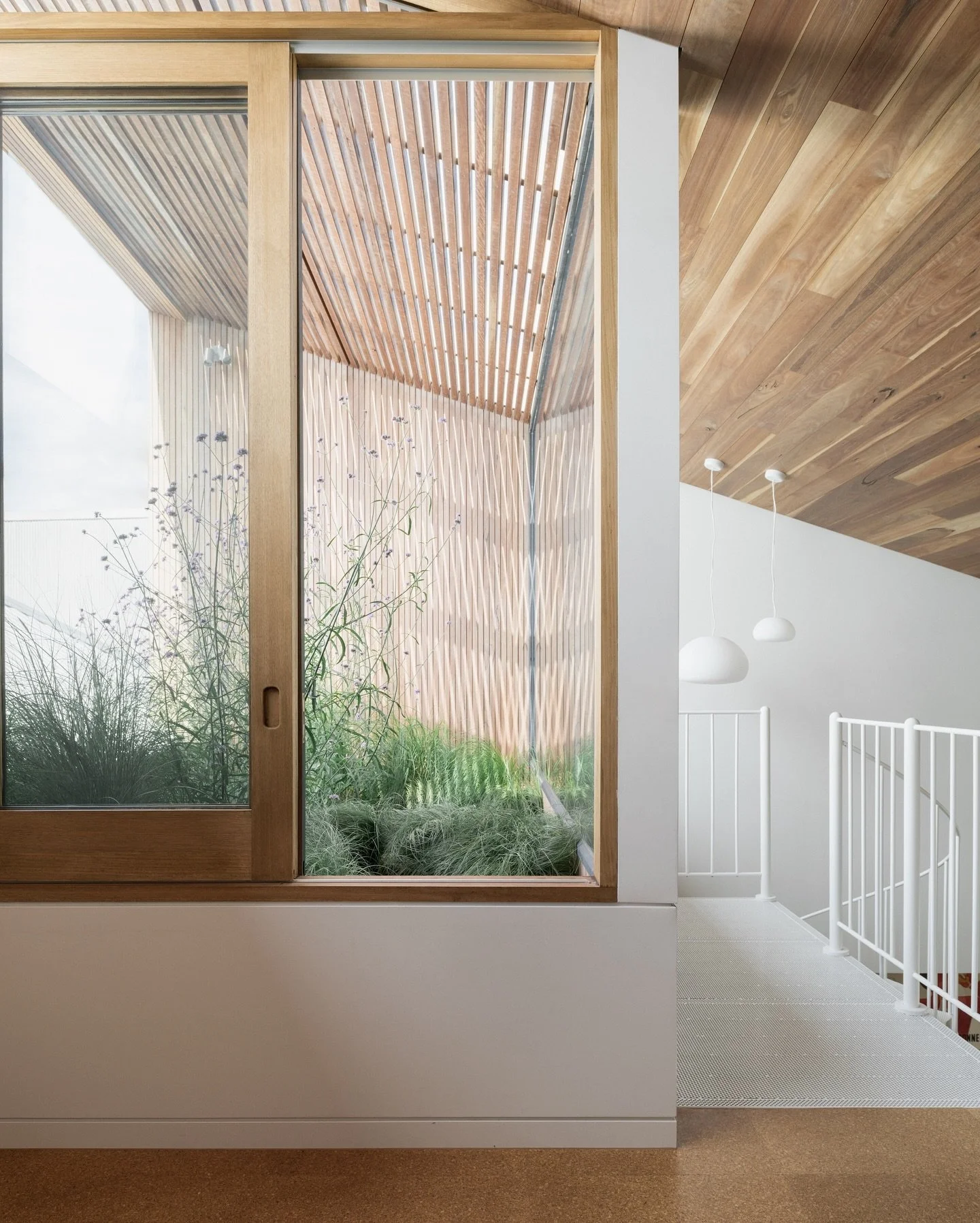 | Barry | 

Mezzanine study and garden. Some detailed engineering and water management beneath the covers of this beautiful space. 

Architect - @zenarchitects 
📸 - @thurstonempson 

 

#builder #melbourne #architecture #photography #architect #besp