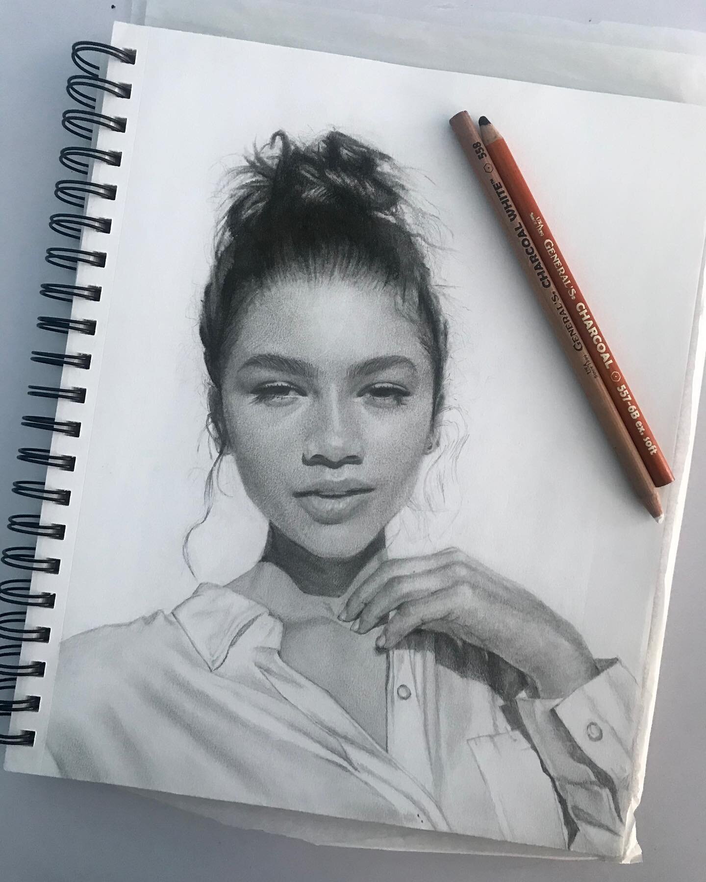 My @zendaya portrait, I started it in January but then never finished it. Decided that this week was the time to complete it

#portrait #zendaya #realisticdrawing #realisticart #pencildrawing #pencilillustration #profiledrawing #faceportrait #facepro