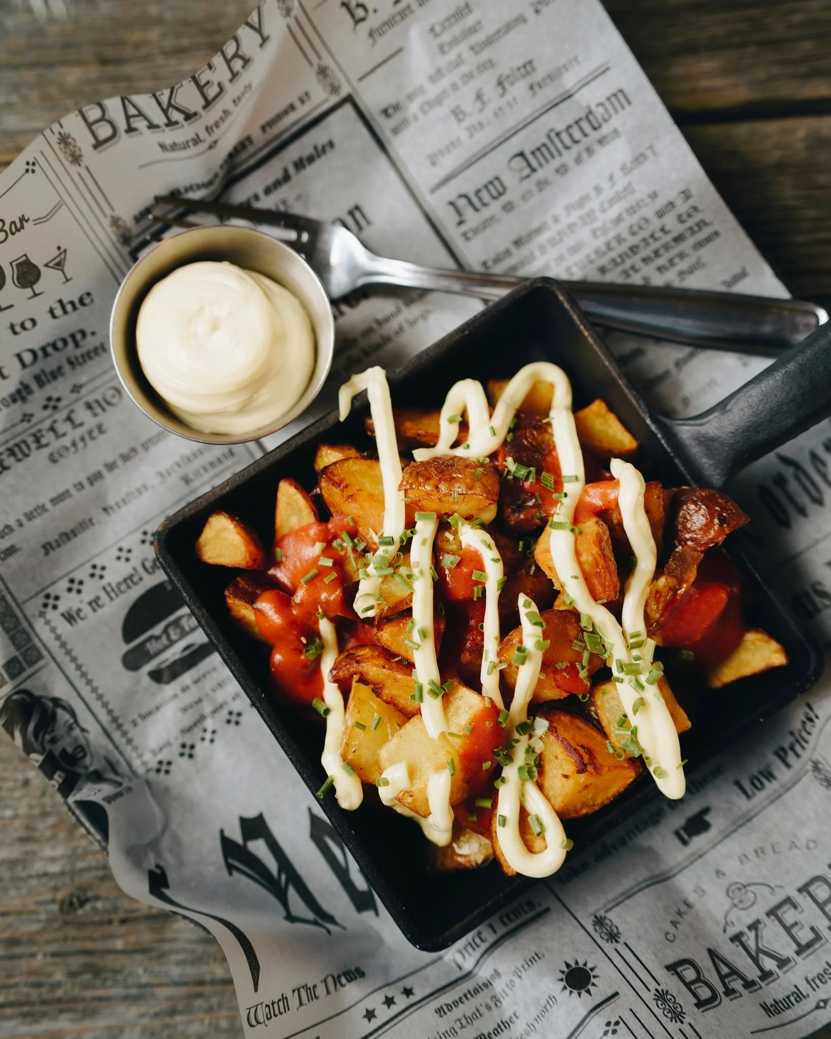 Uutta listalla: PATATAS BRAVAS!😍

Valitse joko pienempi tapasannos rapeilla perunoilla, talon bravas-kastikkeella ja aiolilla, tai lounasannos johon voit valita lis&auml;ksi chorizomakkaraa, paistettua kananmunaa tai uppomunan.🍳

Tervetuloa herkutt