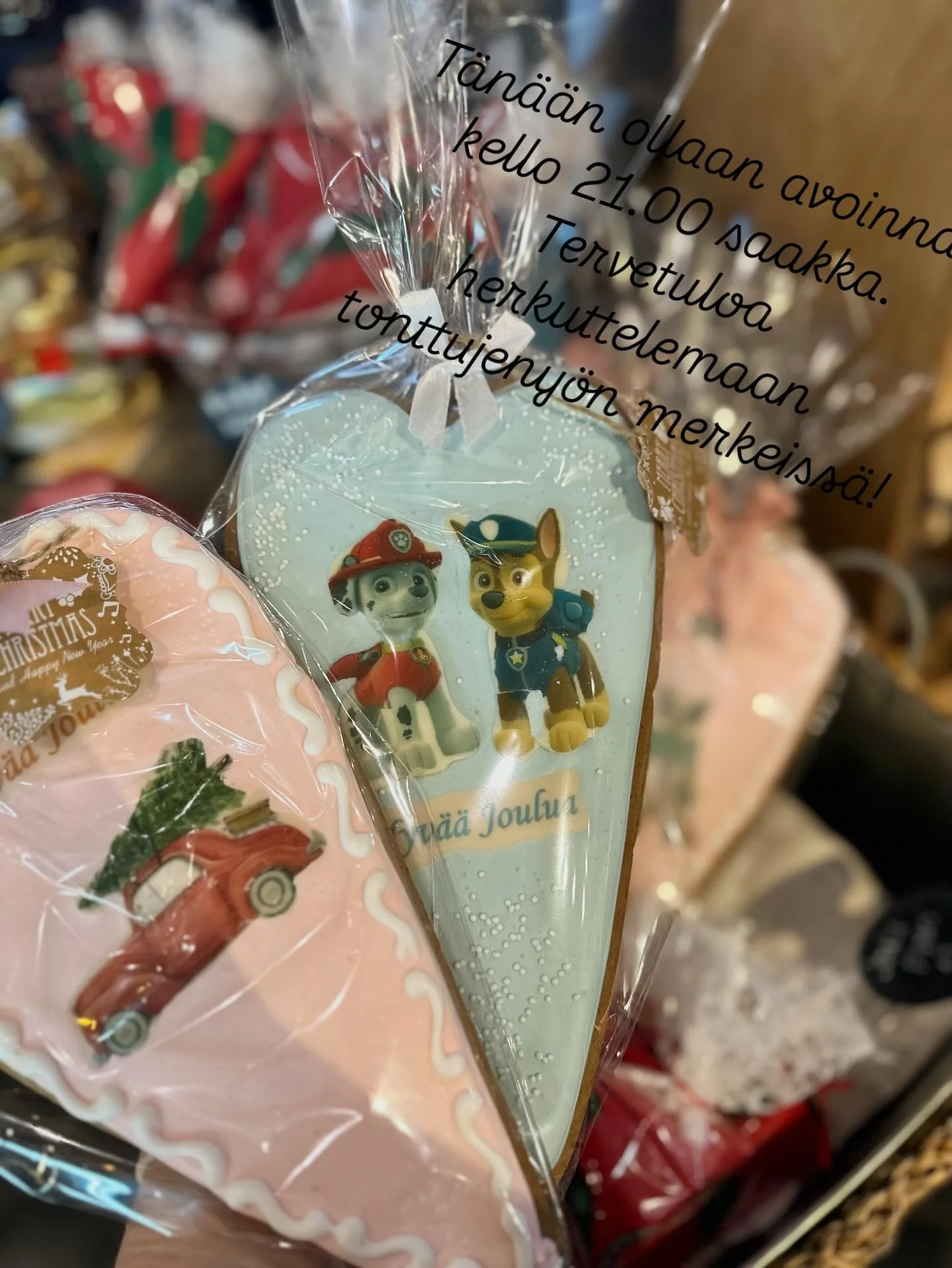 Totuttujen y&ouml;t&auml; voi juhlia vaikka Prassenilla l&auml;mpim&auml;n gl&ouml;gin &auml;&auml;rell&auml; 🎄☕️