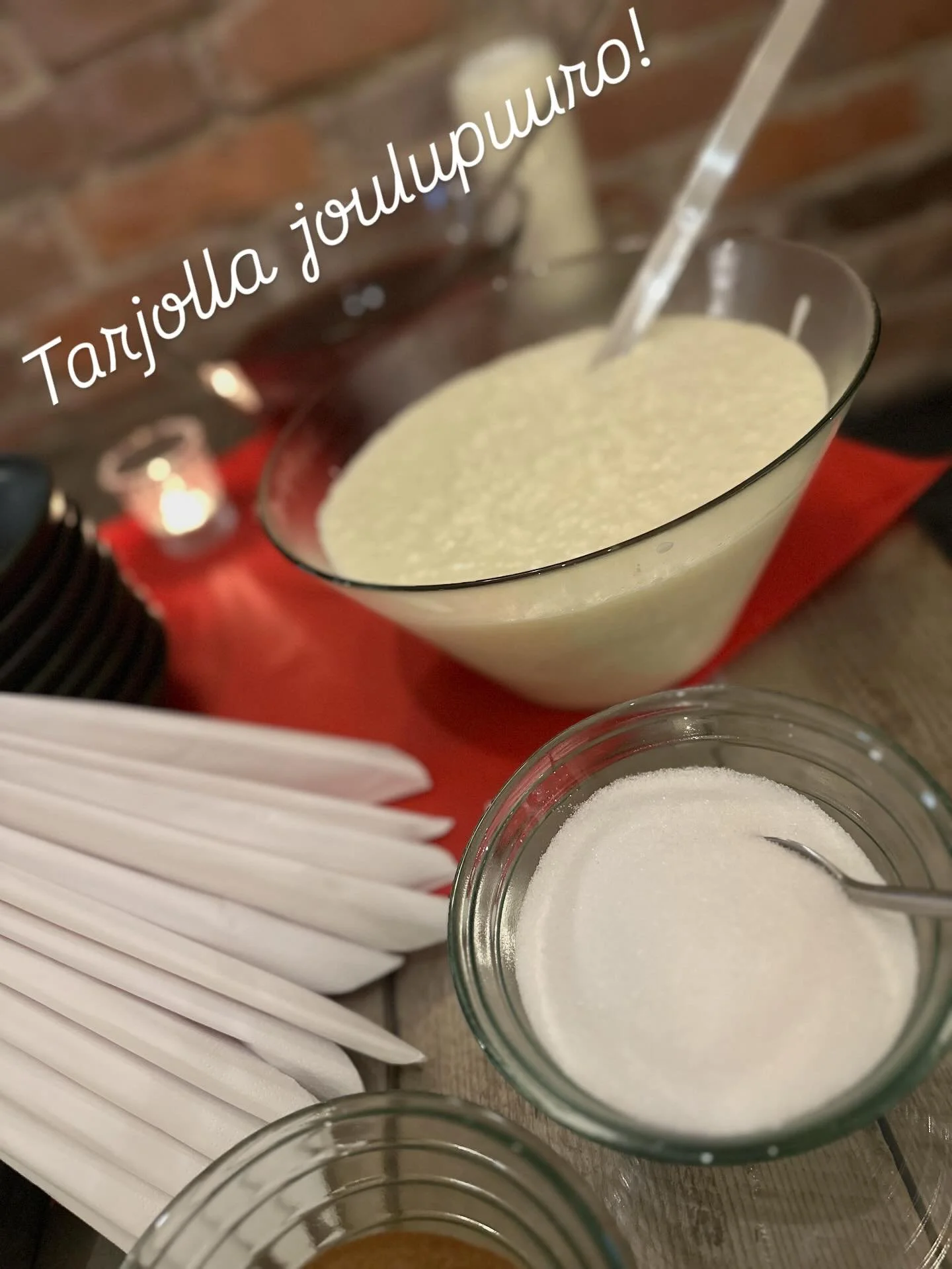 T&auml;n&auml;&auml;n maanantaina 15.12. ei valitettavasti ole tarjolla salaattibuffettia, mutta a la carte-menusta voi tilata normaalisti kello 17.00 saakka, ja tarjolla on my&ouml;s riisipuuroa! Tervetuloa!