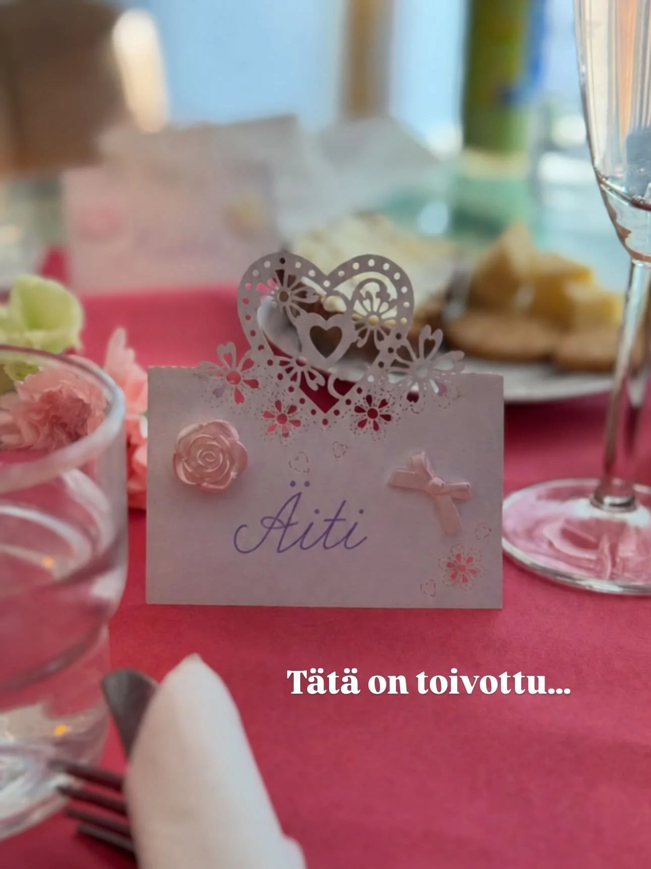 Odotettu &Auml;itienp&auml;iv&auml;n Brunssi katetaan sunnuntaina 10.5. klo 11:00, 13:00 sek&auml; 15:00🌸