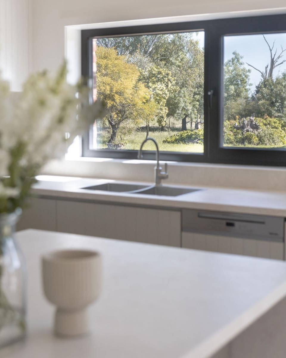 Kitchen details with a view like that, how could you not enjoy mornings 🌞

Design details for the Project Passiv Haus kitchen  and why we picked them;
👉🏻 We selected 2-PAC VJ panelled upper and lower cabinetry to create a hardy contemporary countr