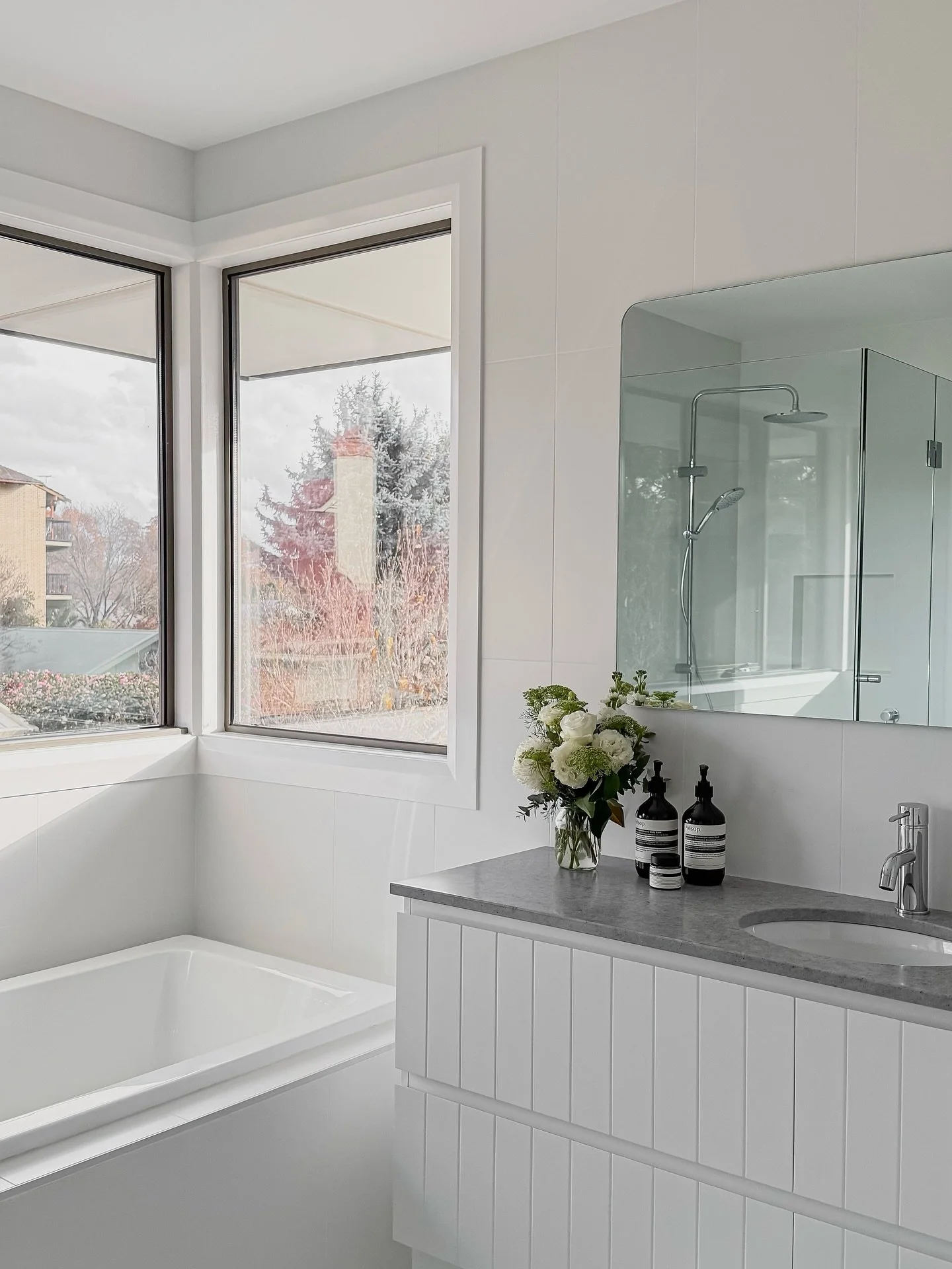 Project Six-Twenty-Three Bathroom 🛁 

You wouldn&rsquo;t believe the transformation of this bathroom - complete with early 2000&rsquo;s beige tiles that were so poorly installed, these clients were concerned they would fall off the walls at any mome