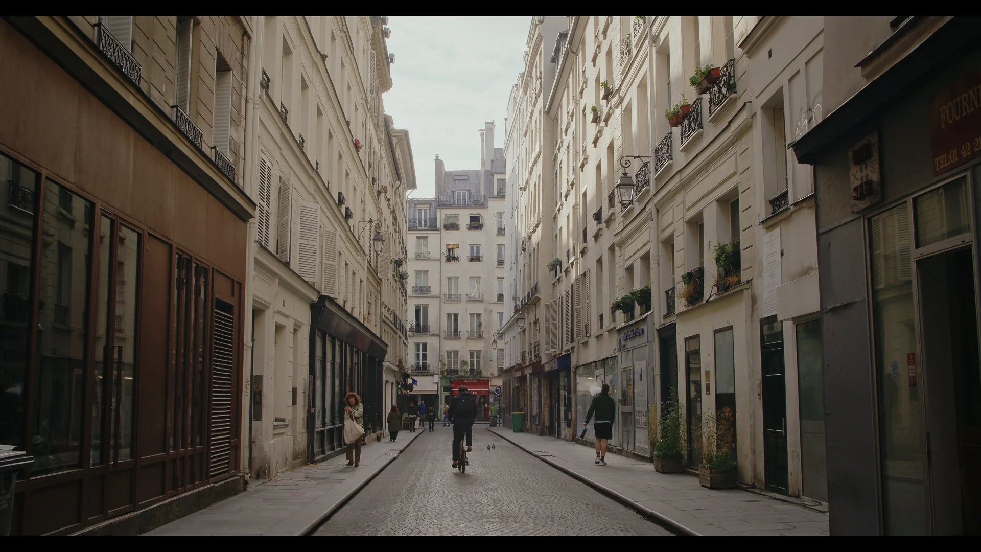 little-worker-paris-renaud-stills_1.22.1.jpg