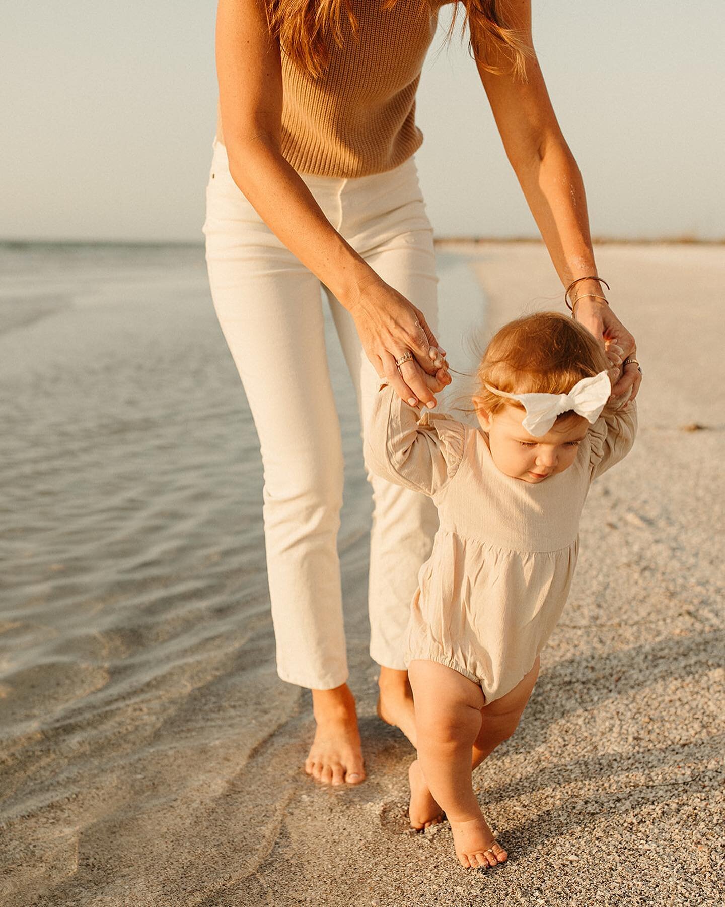 Beyond ready for fall family sessions on the beach🫶🏼 
.
.
#tampaweddingphotographer #tampafamilyphotographer #tampaphotographer #sarasotafamilyphotographer #sarasotaphotographer #sarasotaweddingphotographer