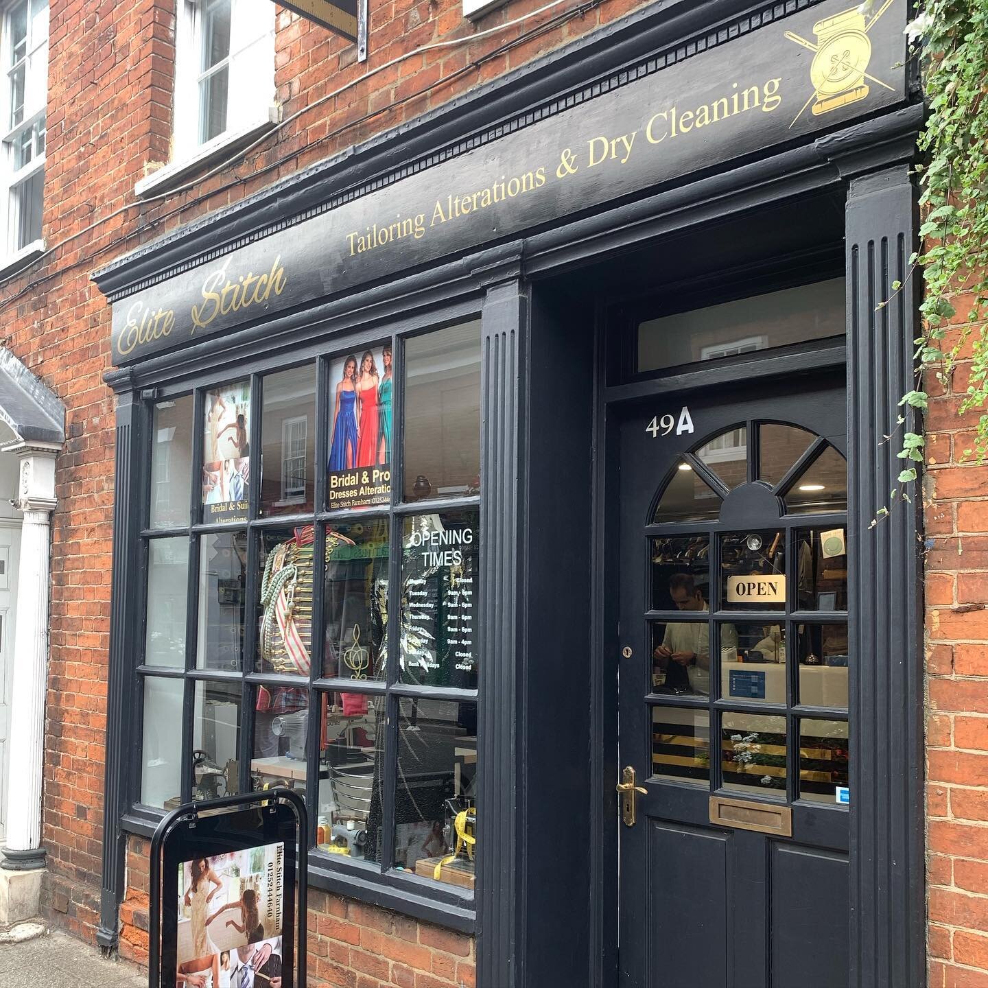Yet another amazing, last minute, express alteration to my dtess by @elite.stitch in Farnham for a wedding today. THANK YOU! Highly recommend, as always! #elitestitch #tailors #alterations #localbusiness #supportlocalbusiness