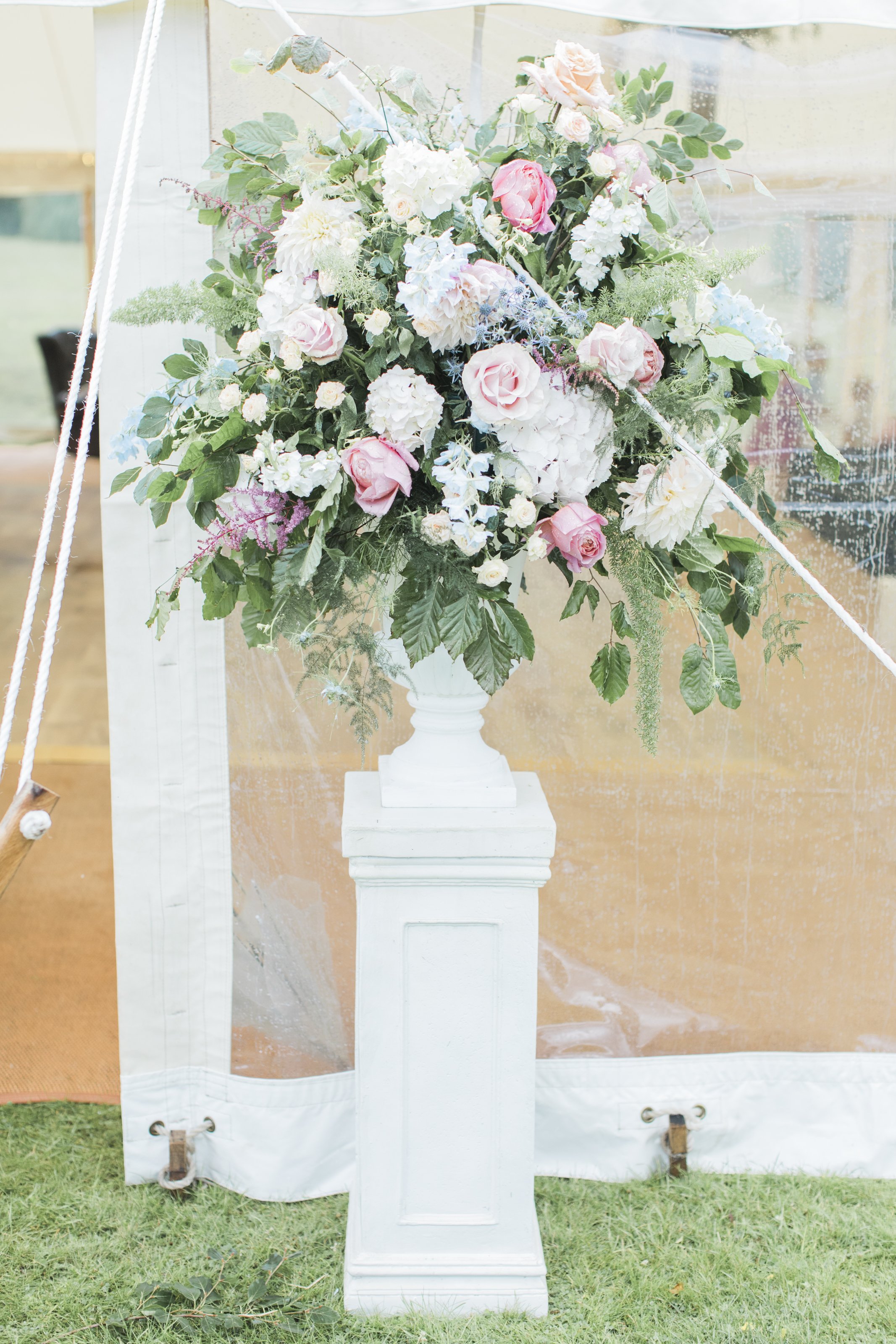  marquee wedding flowers 
