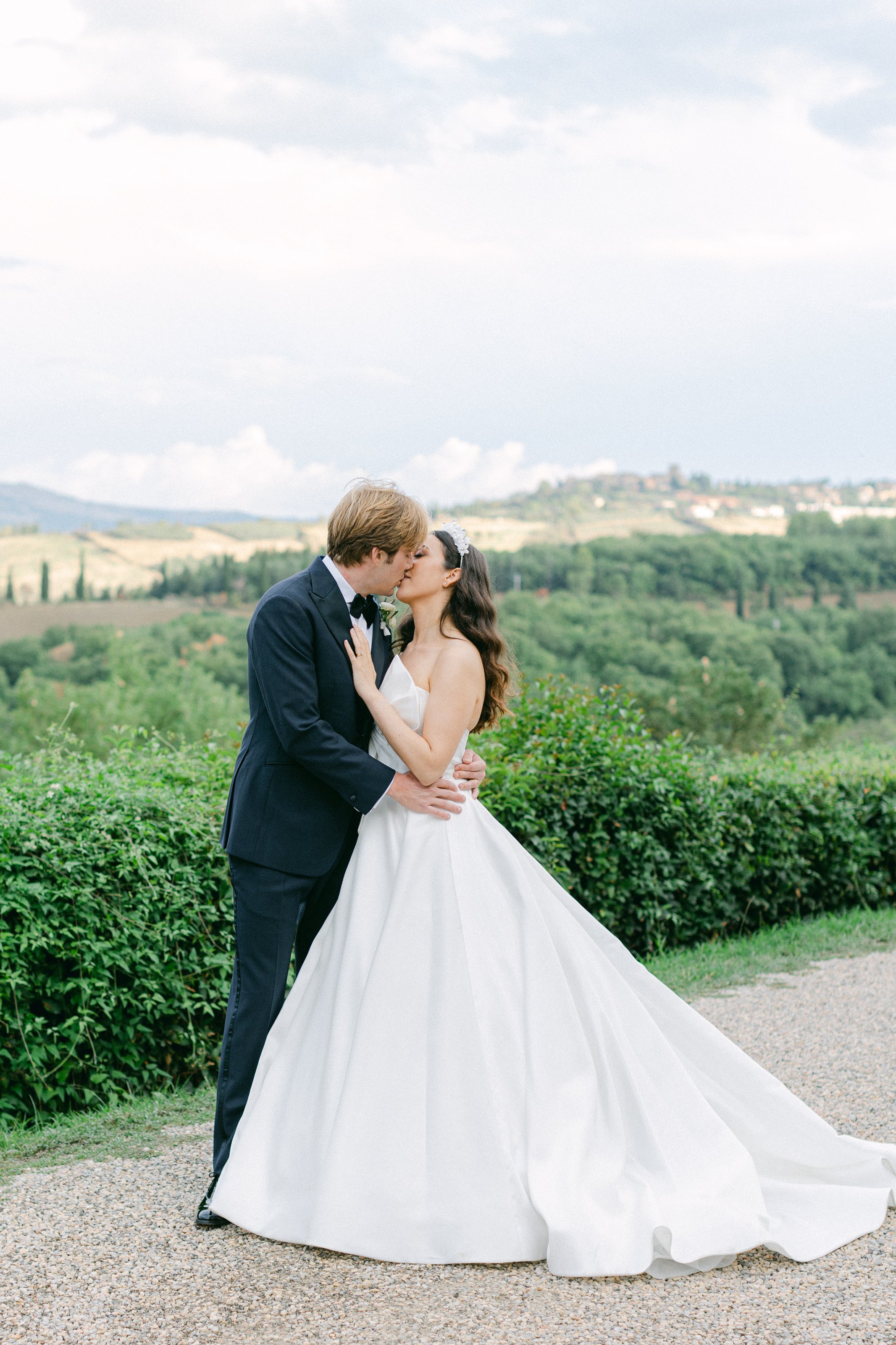 Bride and groom portrait kissing in Tuscany