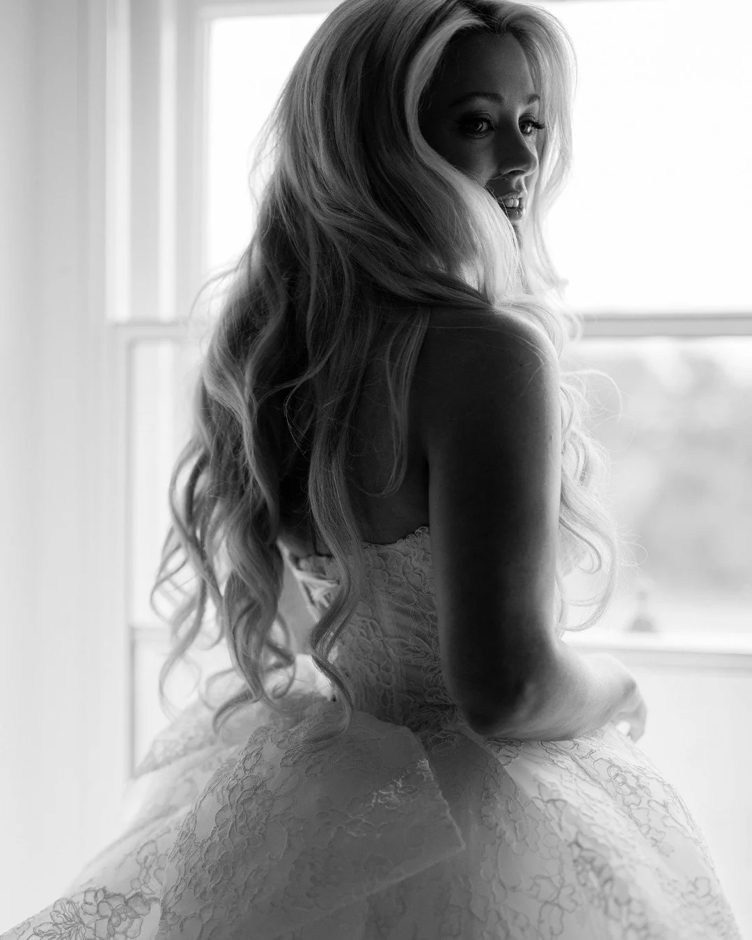 Film noir has quietly shaped the way I see brides, not in an obvious, theatrical sense, but in the restraint it holds, in the tension it creates, and in the way light so deliberately chooses what to reveal and what to leave behind.

When I photograph