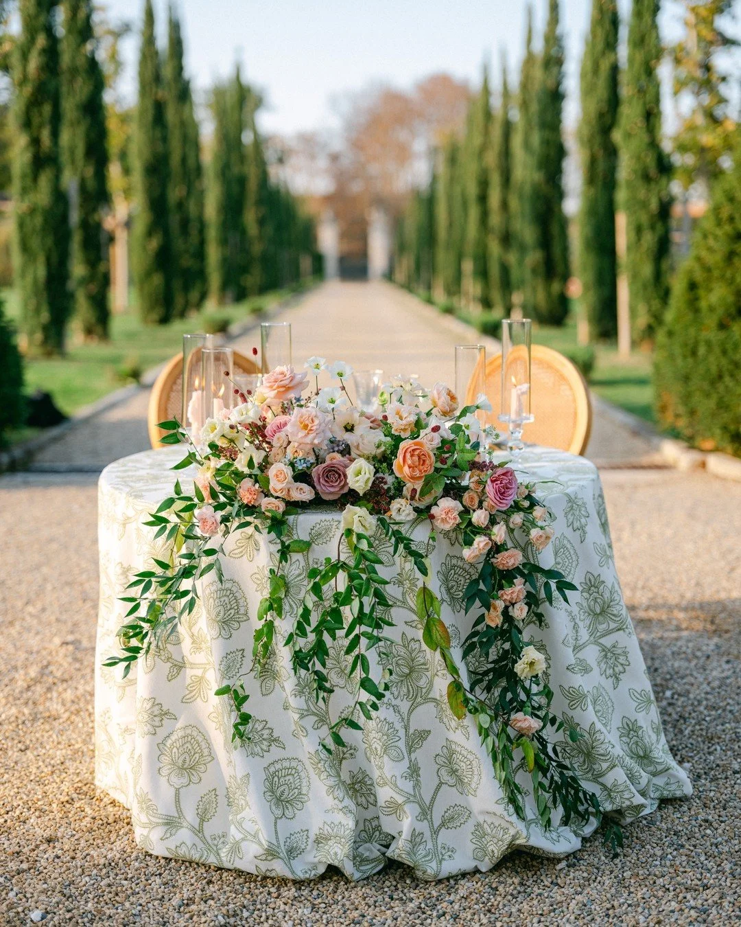 Planning your wedding at Ch&acirc;teau de Tourreau? You are in for something really special.

This wedding venue is where the day is meant to feel unhurried. Think long, relaxed moments, beautiful light and space to actually enjoy everything you&rsqu