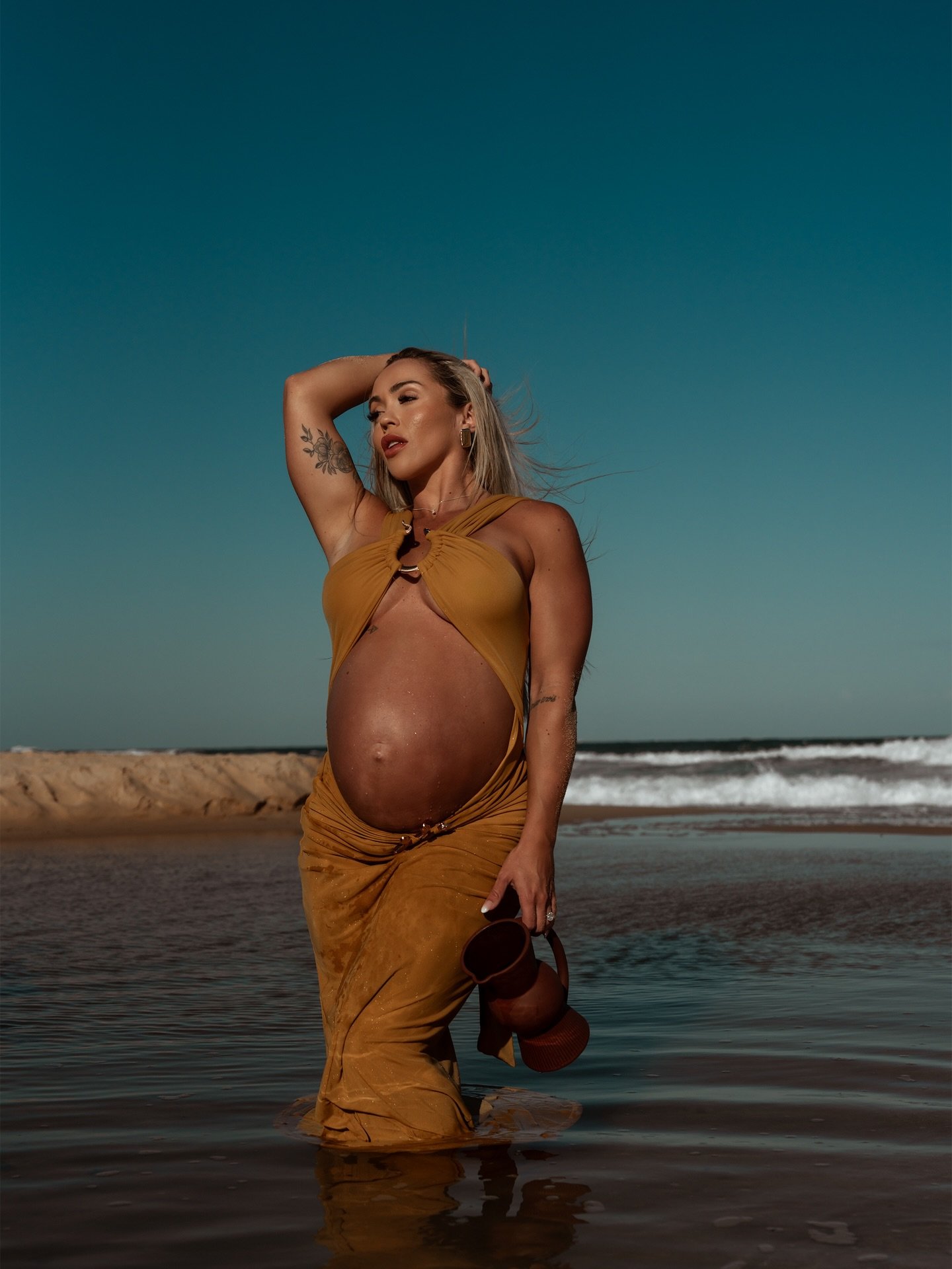 And I mean why wait to drop the second set from our maternity shoot together 👀 

@abbie_slavin