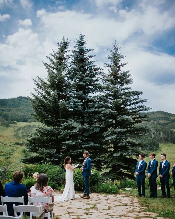 I'm hungry... if you had to pick one thing to eat for the rest of your life, what would it be? 

Mine would be (high quality) Ramen🤤🍜

#coloradoengagementphotographer #coloradoelopementphotographer #coloradoweddingphotographer #coloradoceremony #we