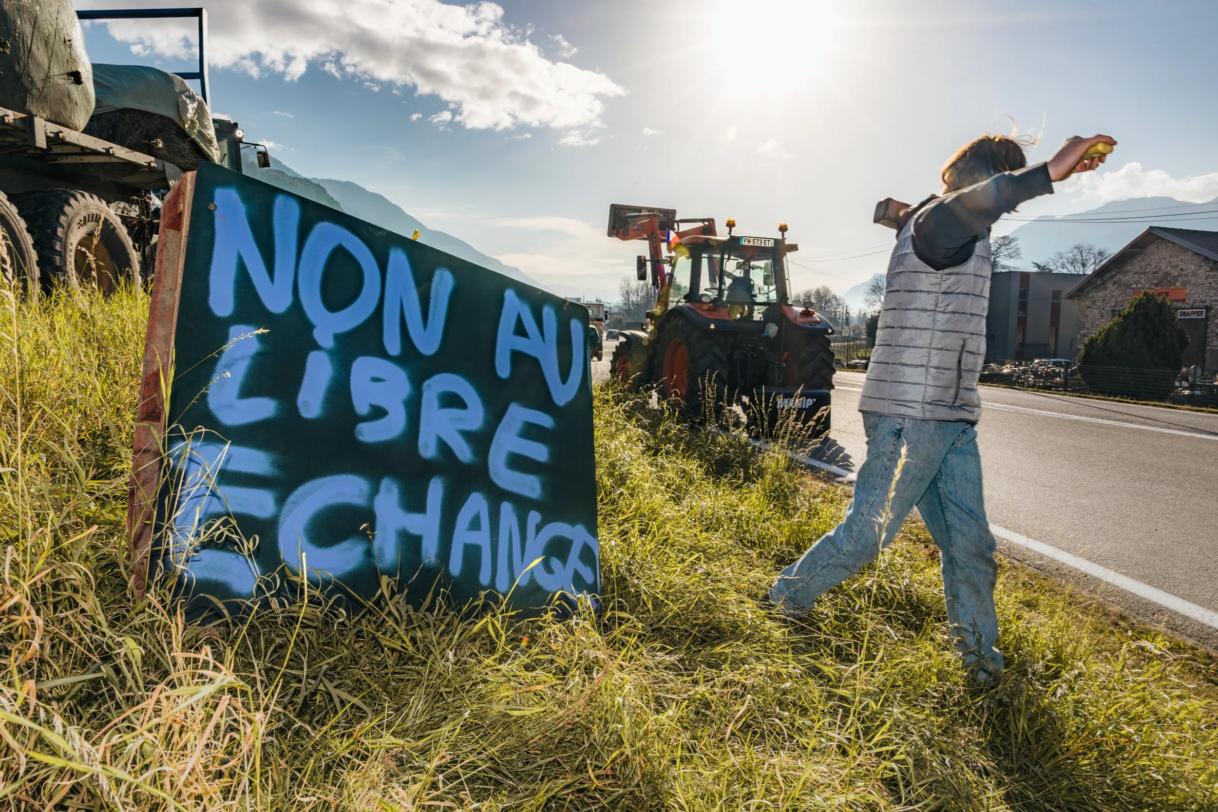 Fin 2025, les agriculteurs ont repris le chemin de la mobilisation partout en France notamment pour dénoncer l'accord du MERCOSUR. Ici à Grenoble