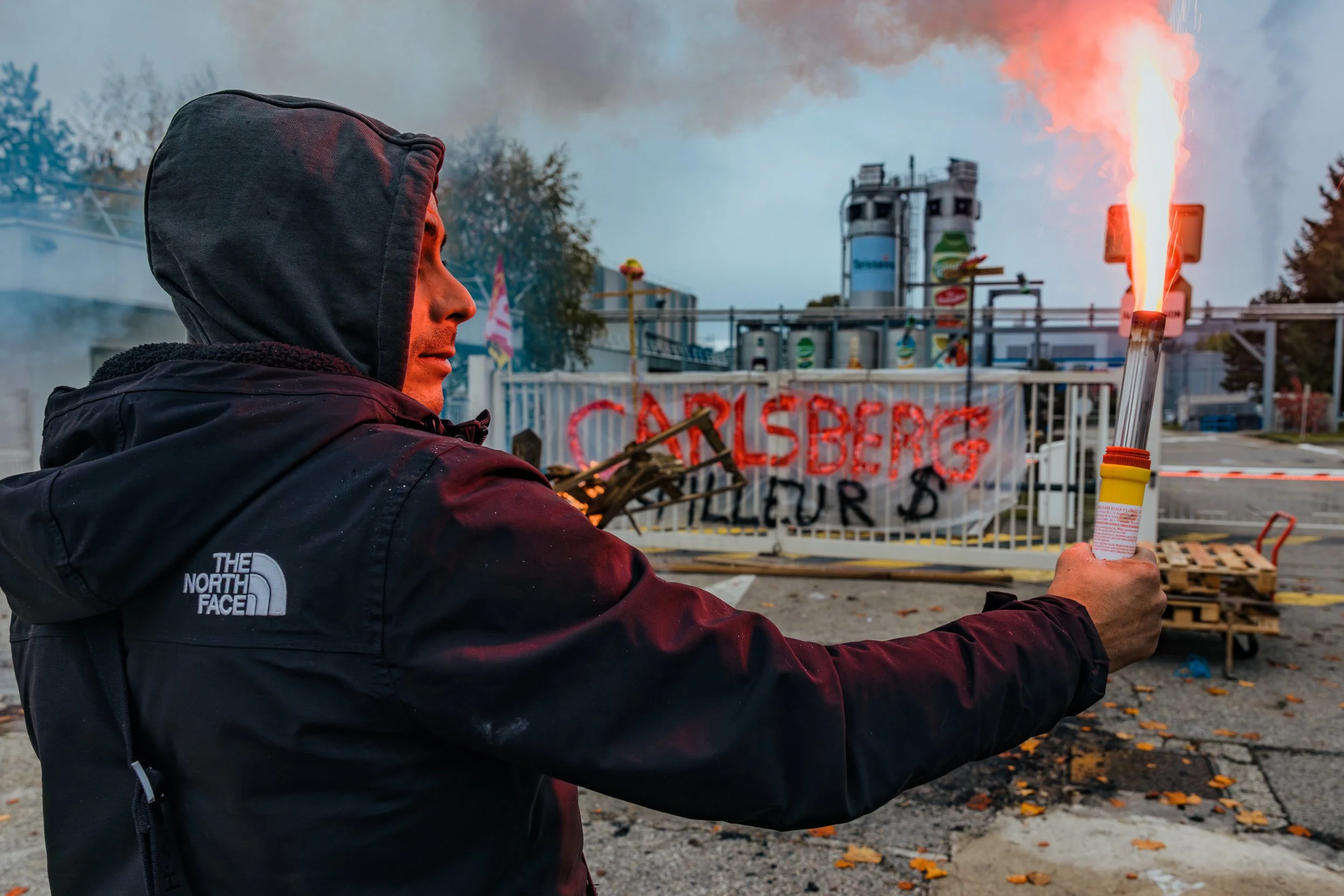 En 2025 le groupe le groupe Carslberg a annoncé la fermeture de l'usine Teisseire à Crolles, Isère, ainsi que la suppression de plus de 200 postes