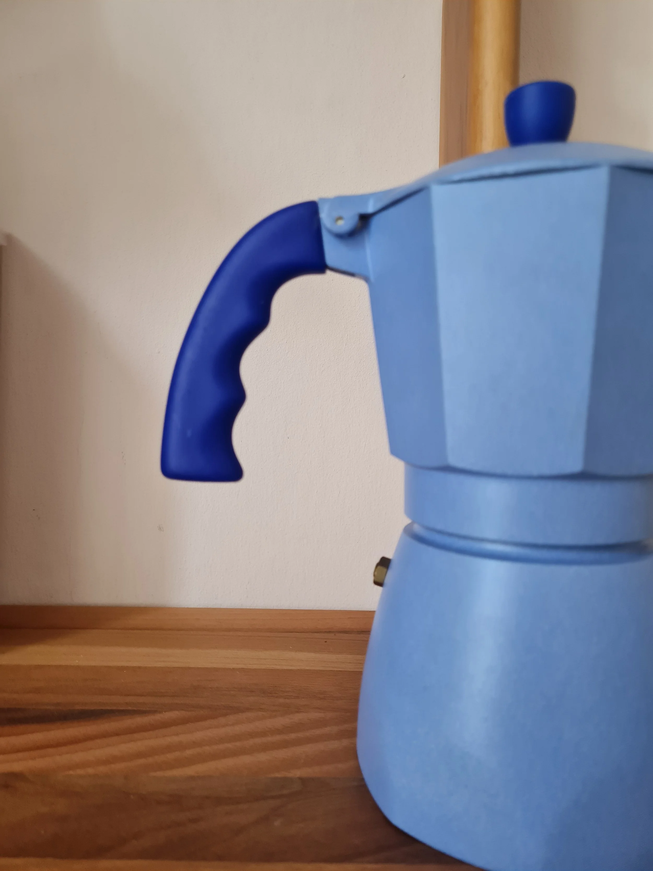 Bialetti 'Dama' Moka Espresso Pot in Blue
