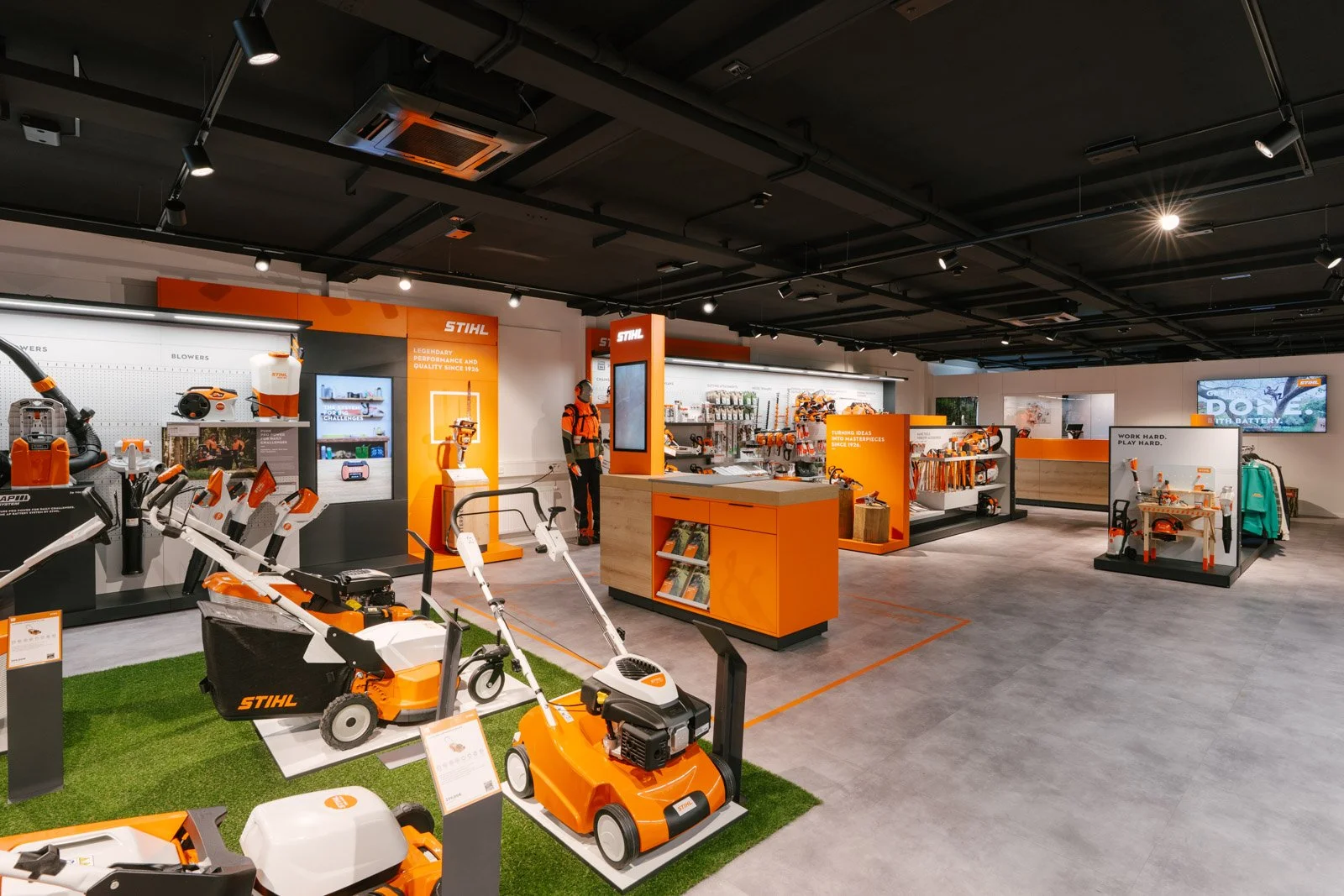 1384_Stihl_Concept_Store_23. Mai 2025-Bearbeitet.jpg