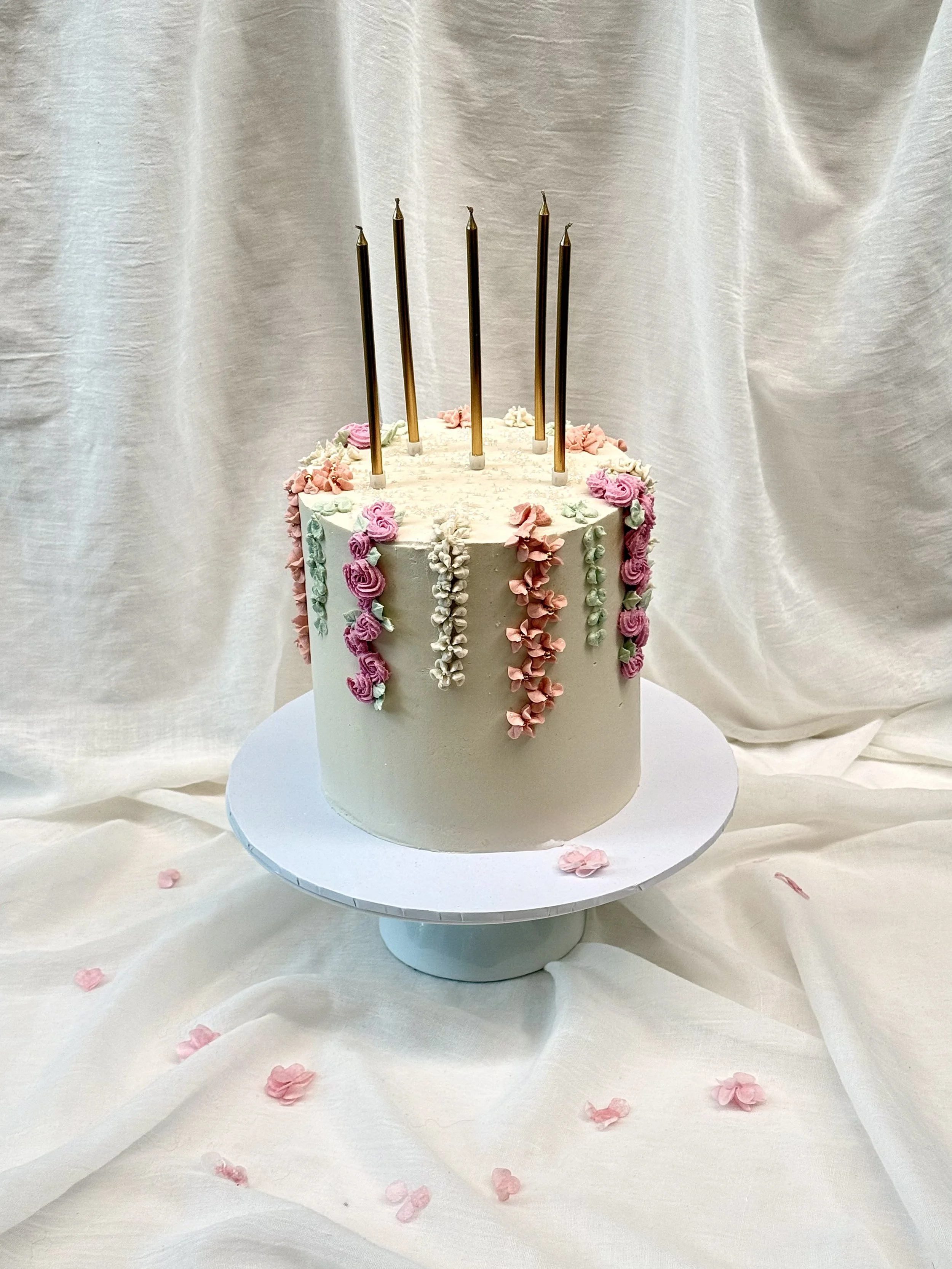 dainty floral piped cake.jpeg