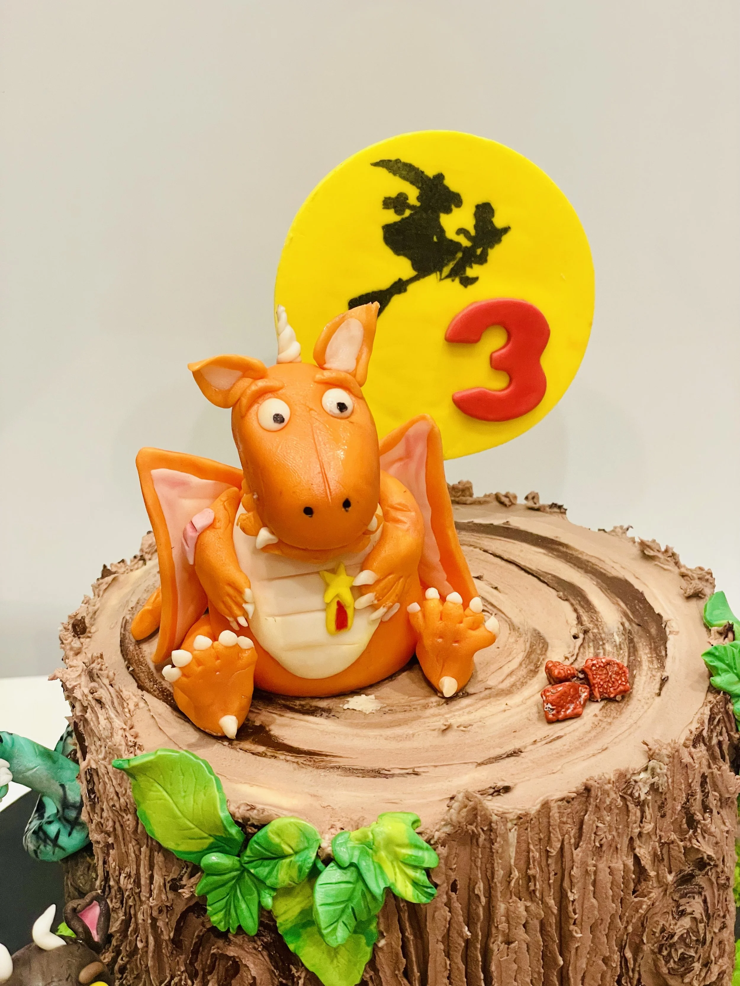 Dragon Fondant Figurine.JPG