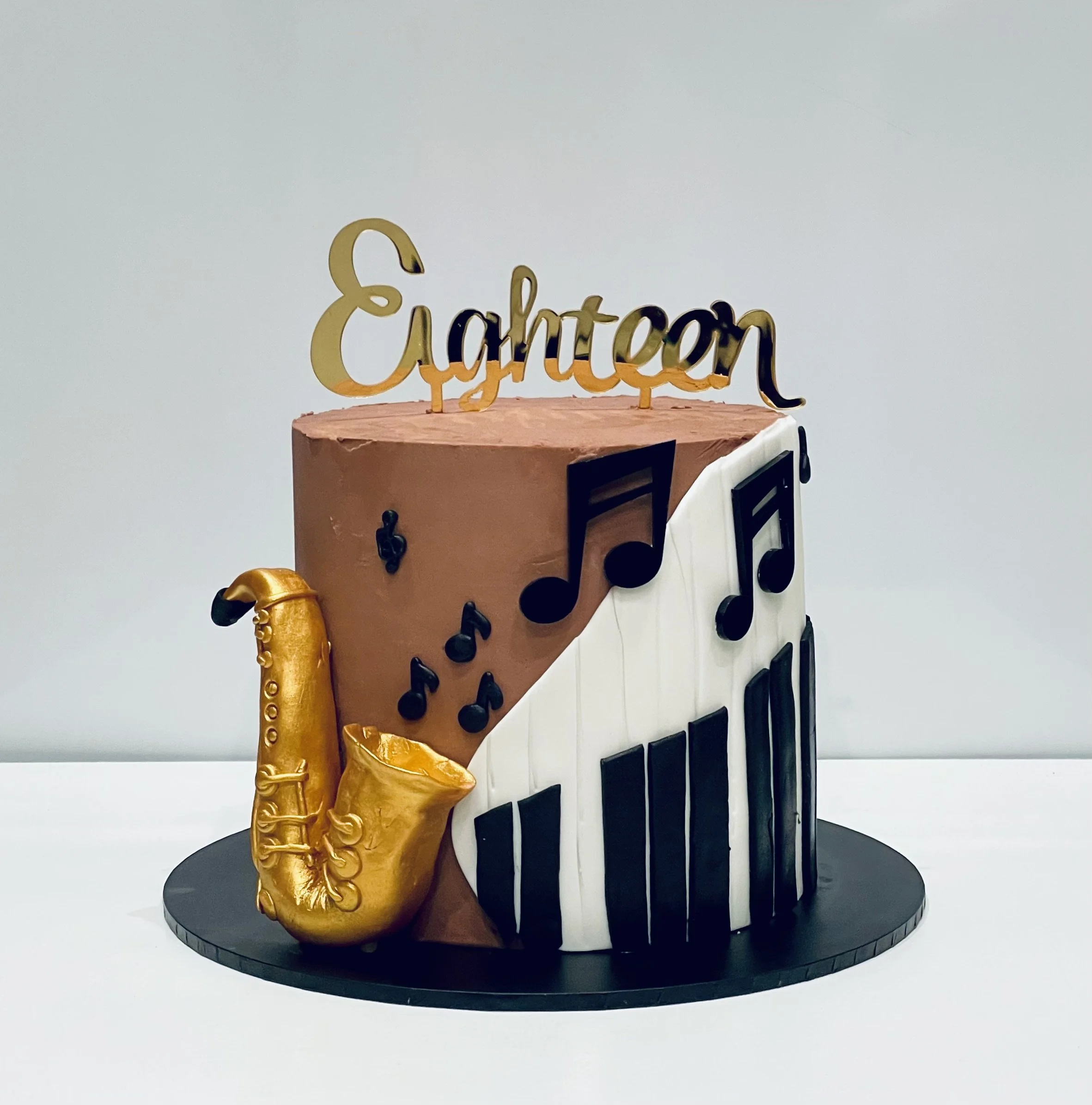 Saxaphone Cake.JPG