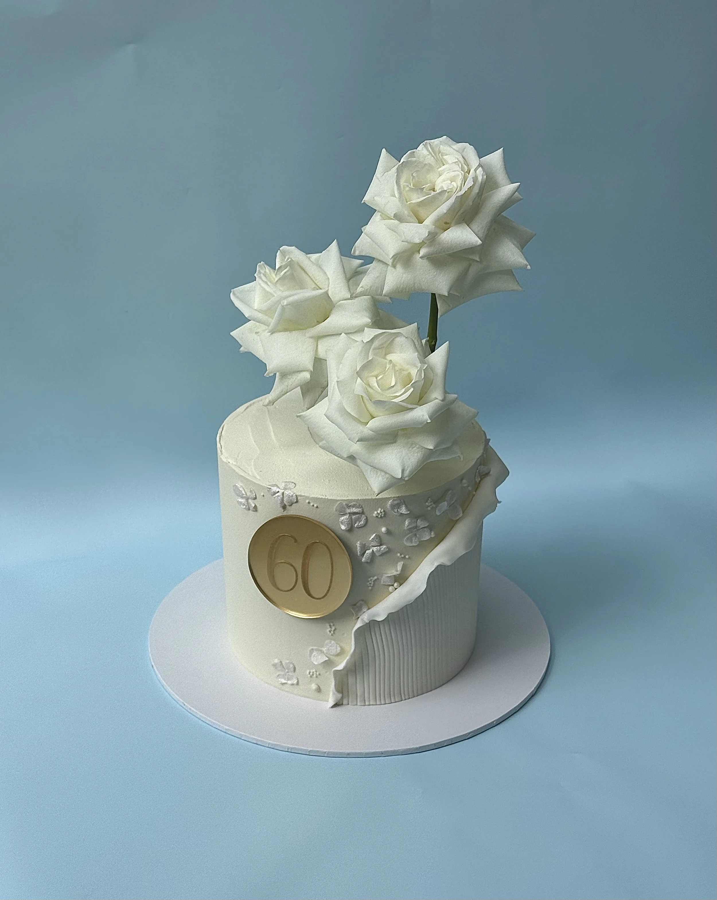 three roses cake with fondant.jpeg