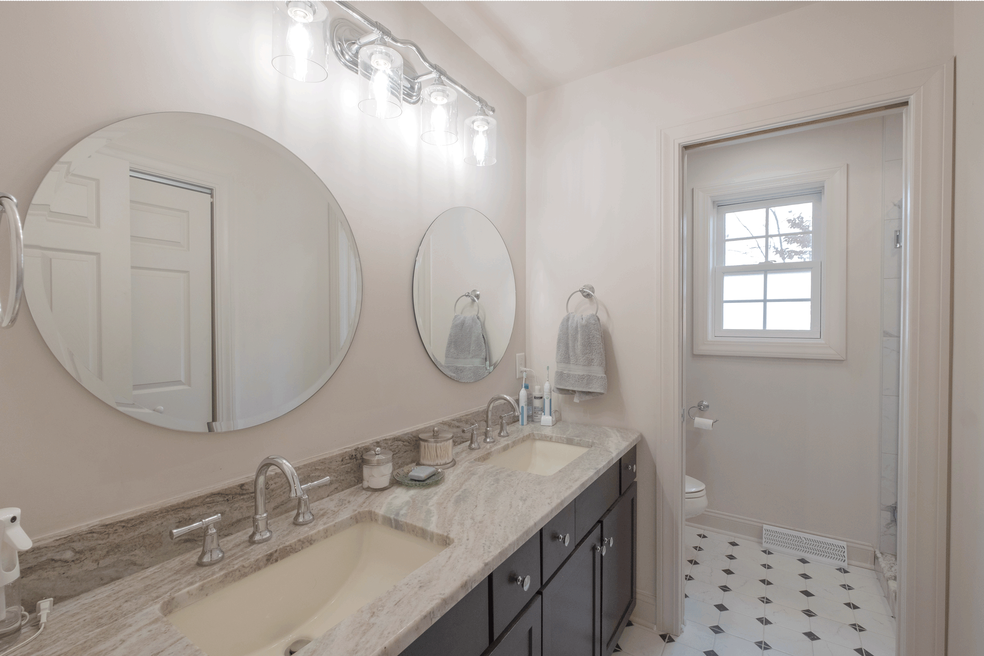 round-lake-remodeling-double-bathroom-secondary-GIF.gif