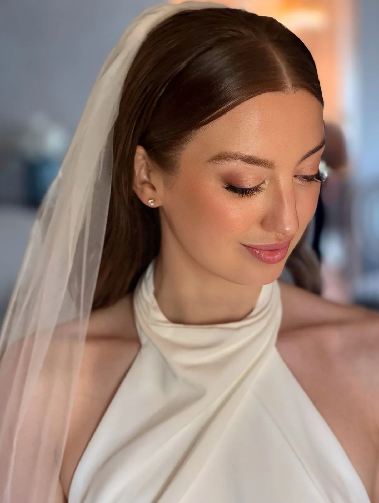 It was such a pleasure to take care of Hayley&rsquo;s bridal hair and makeup for her romantic wedding at the beautiful Villa Petriolo 🤍✨ We went for a soft glam look with glowing skin, bronzy peachy tones, and silky, sculpted waves to complement her