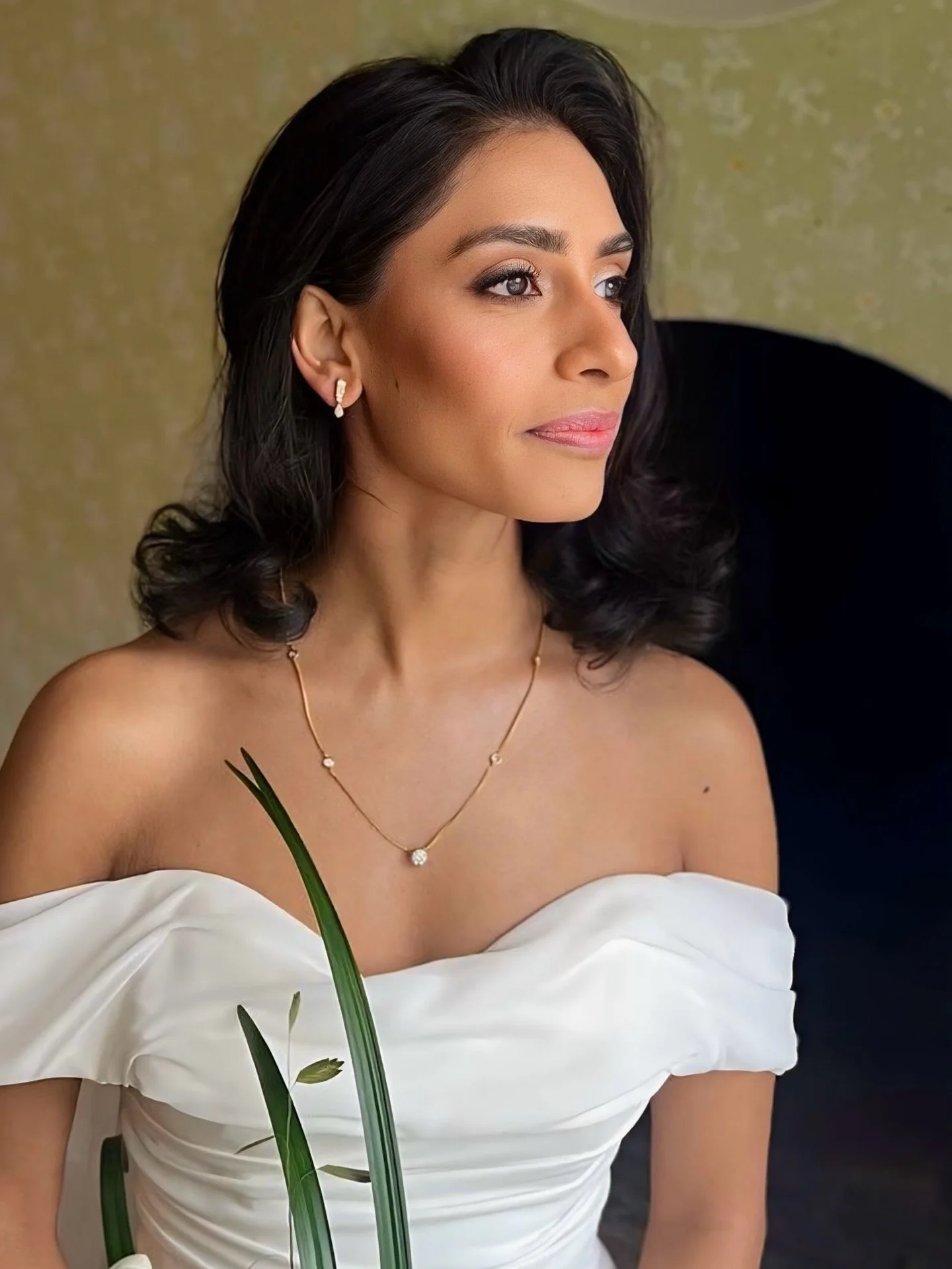 Nadine&rsquo;s timeless beauty at Convento dell&rsquo;Annunciata ✨
For her special day, I created a soft glam look with luminous skin, warm tones and a romantic, polished hairstyle to complement her stunning gown and the historic charm of the venue. 