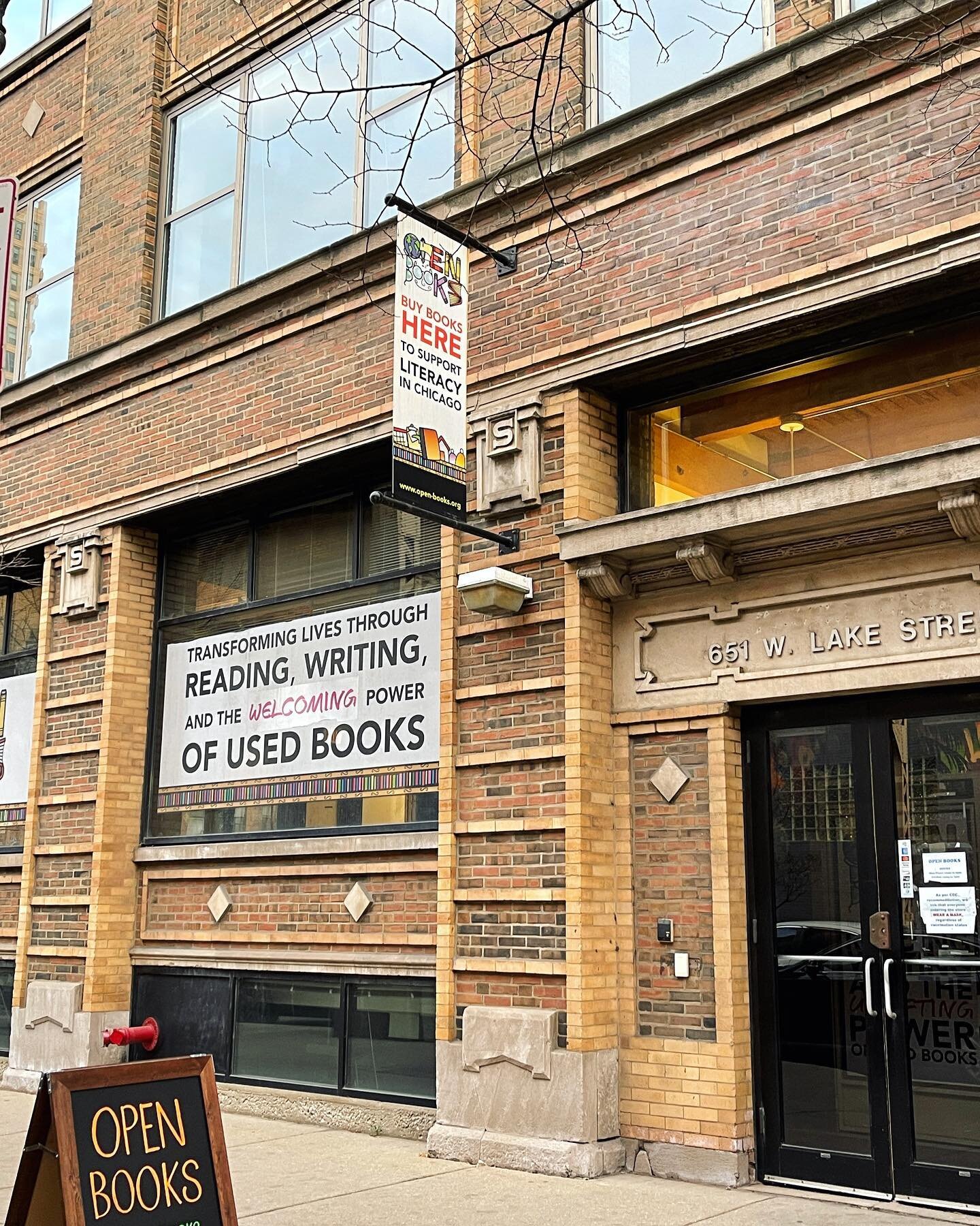 Yesterday, Riya and I donated 5 #FoodWithoutFear books and 5 of each #LandOfCan books to @openbooksltd in the #WestLoop. All book sale proceeds go toward their #literacy programs and book grants! Such a cool place to shop📚