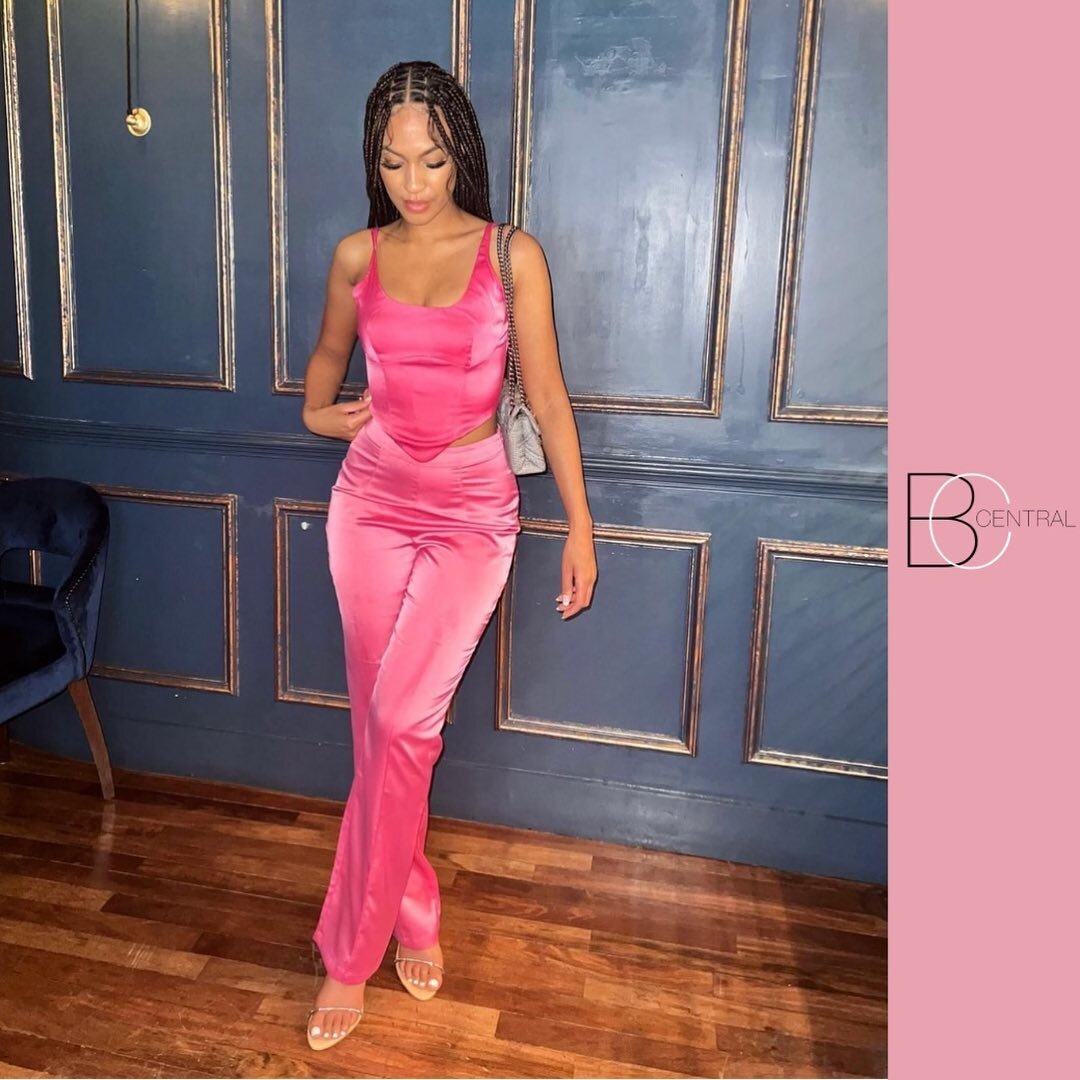 CLIENT CAM 📸! How BEAUTIFUL does my client look with her braids 🥹 @missnhw_ 😍 LOVE how she made her braids looks so elegant with outfit !

We used human hair tuffs of hair at the front to frame her face. This adds such a nice feature to your braid