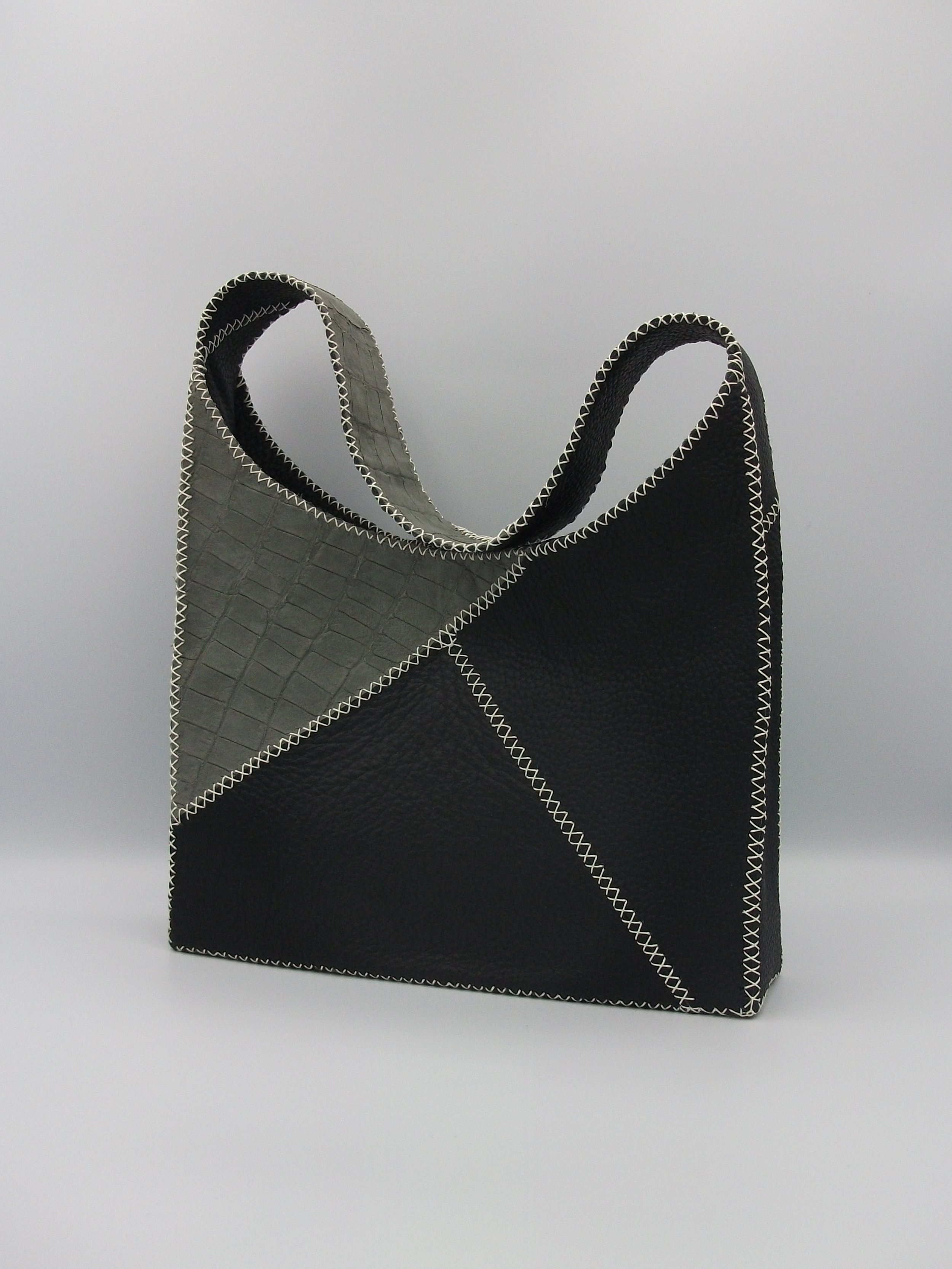 LEATHERBAG04edited2.jpg