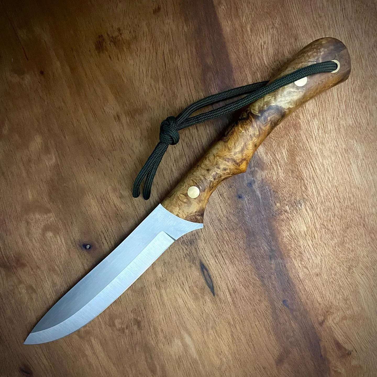 Dropping off this Mangerton deerstalker to a local deer manager later on today; gorgeous two-tone amboyna on Sandvik 14c28n stainless - hitting the hill just in time for the sika rut! 🦌 
.
.
.
.
#deerstalking #deerstalkinguk #deerstalkingscotland #d