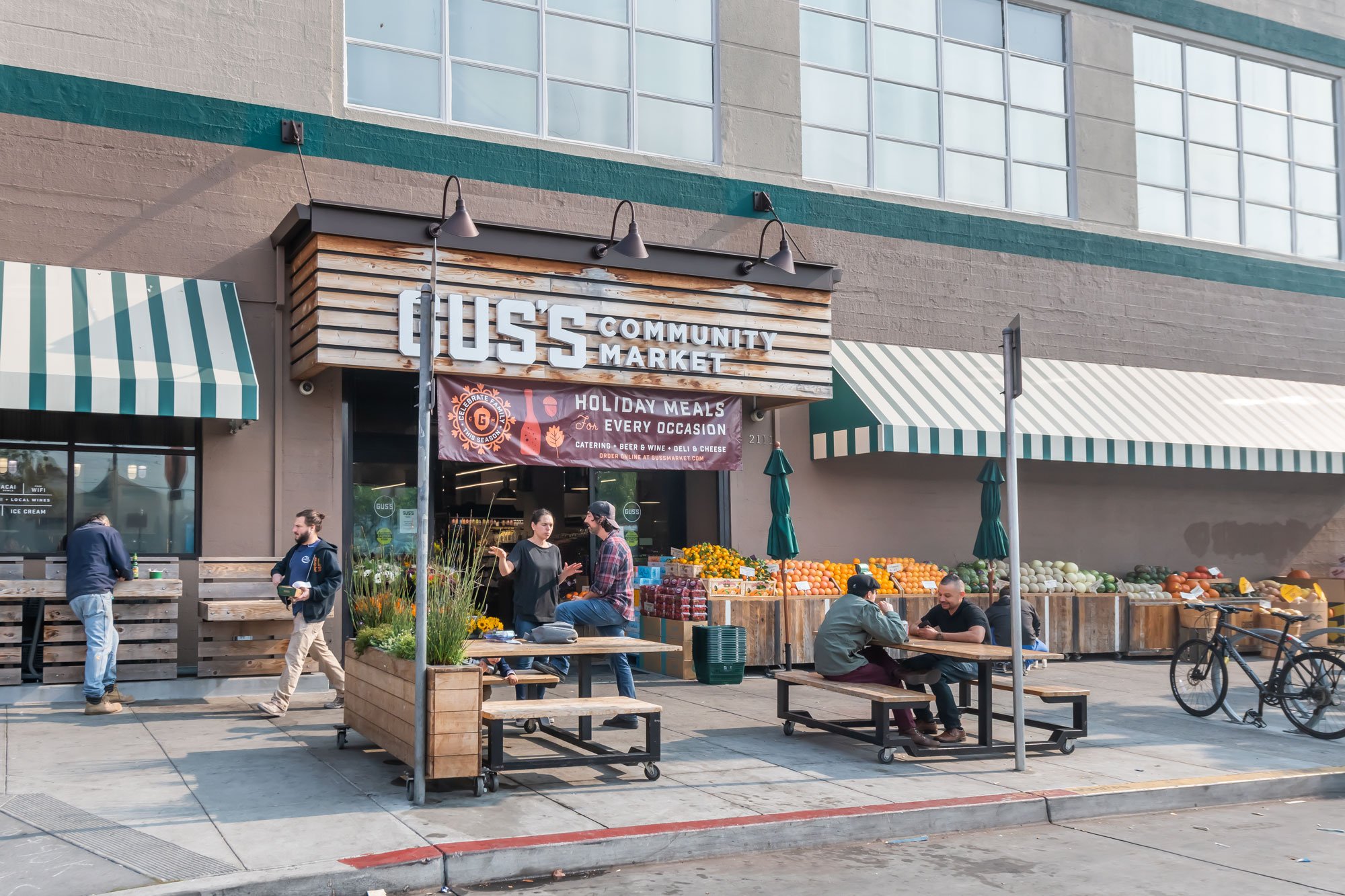 Gus's_Market_2.jpg