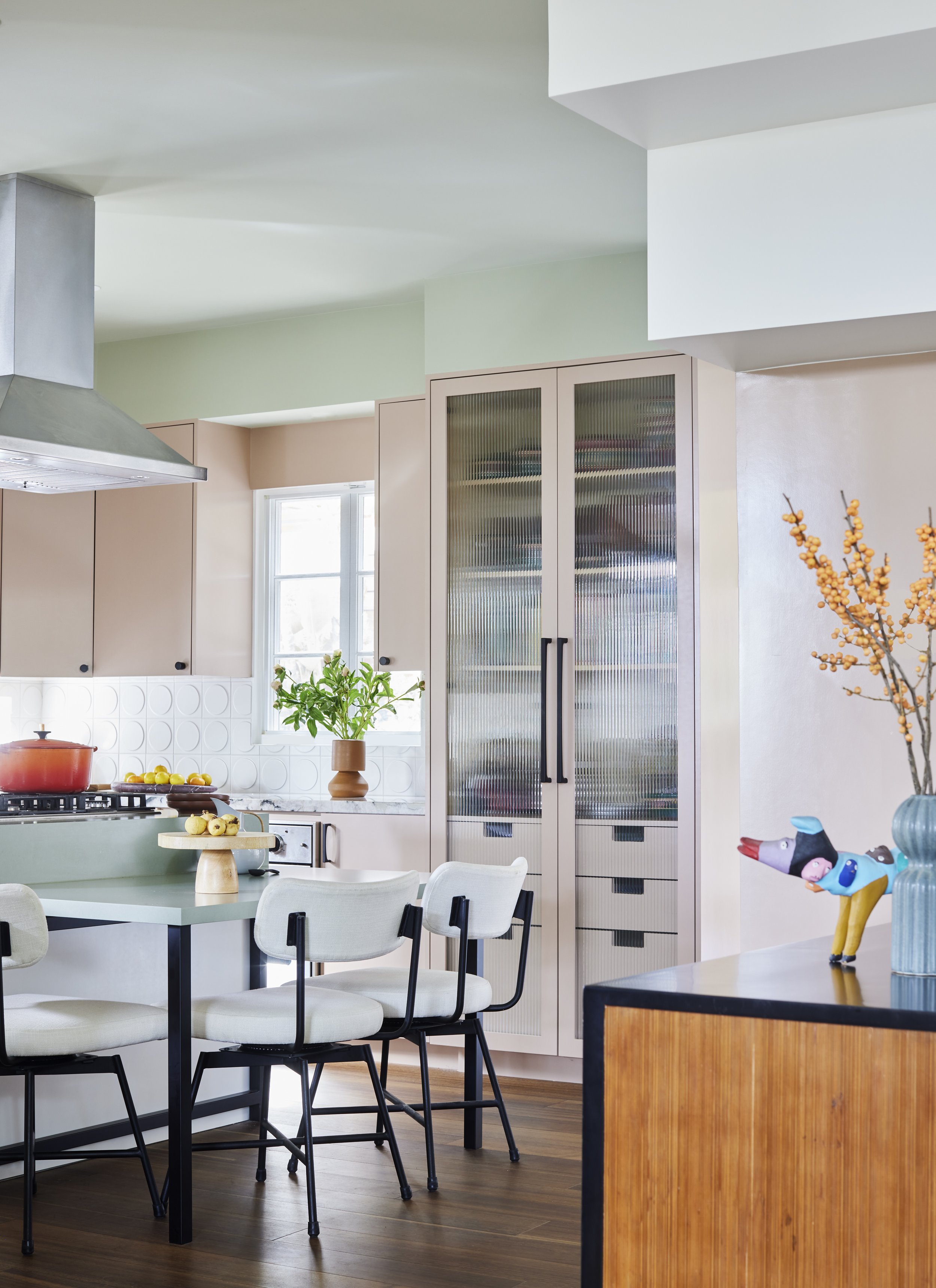 Santa Monica Mid-Mod Kitchen — Black Lacquer Design | Endless interior ...