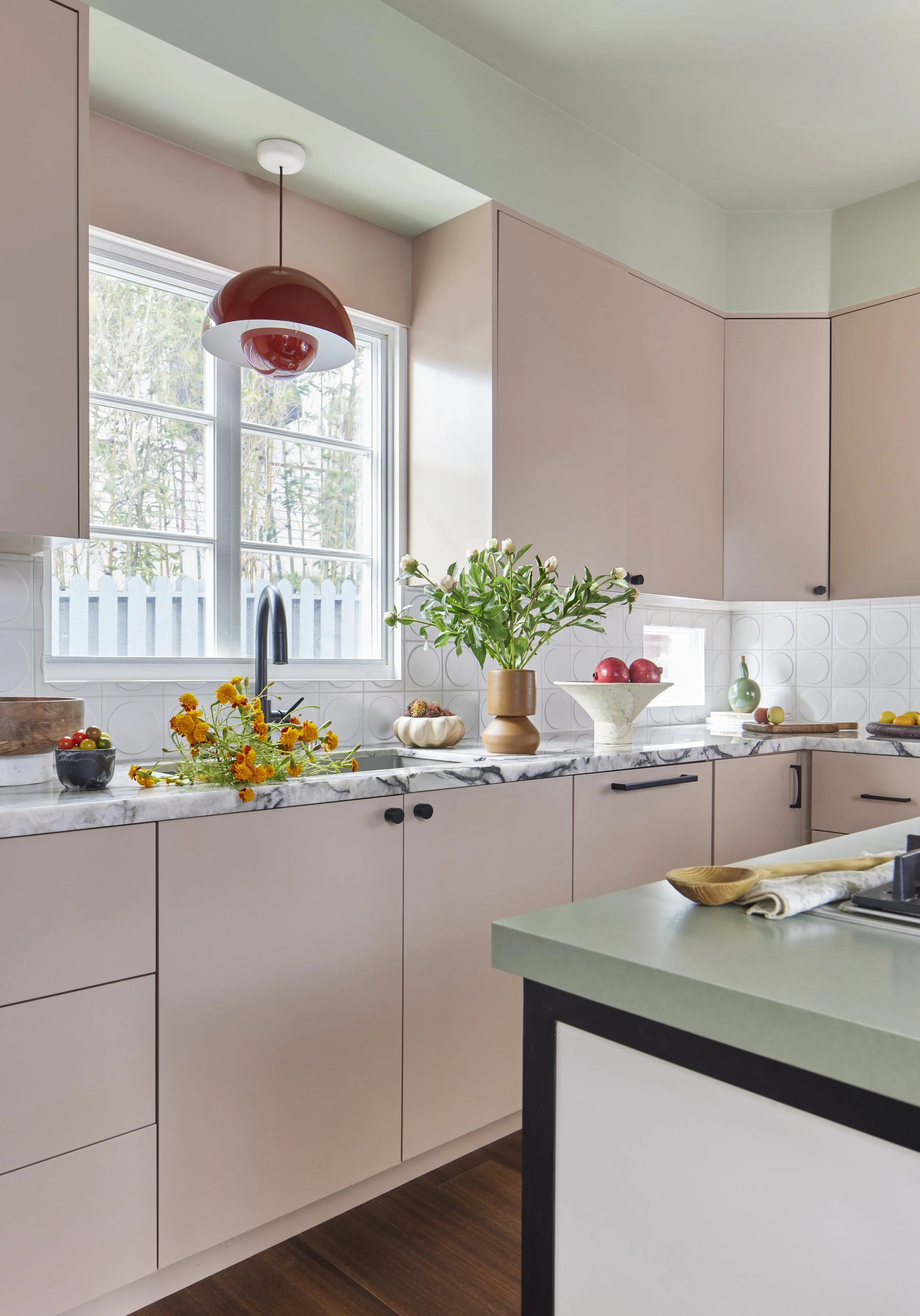 Santa Monica Mid-Mod Kitchen — Black Lacquer Design | Endless interior ...