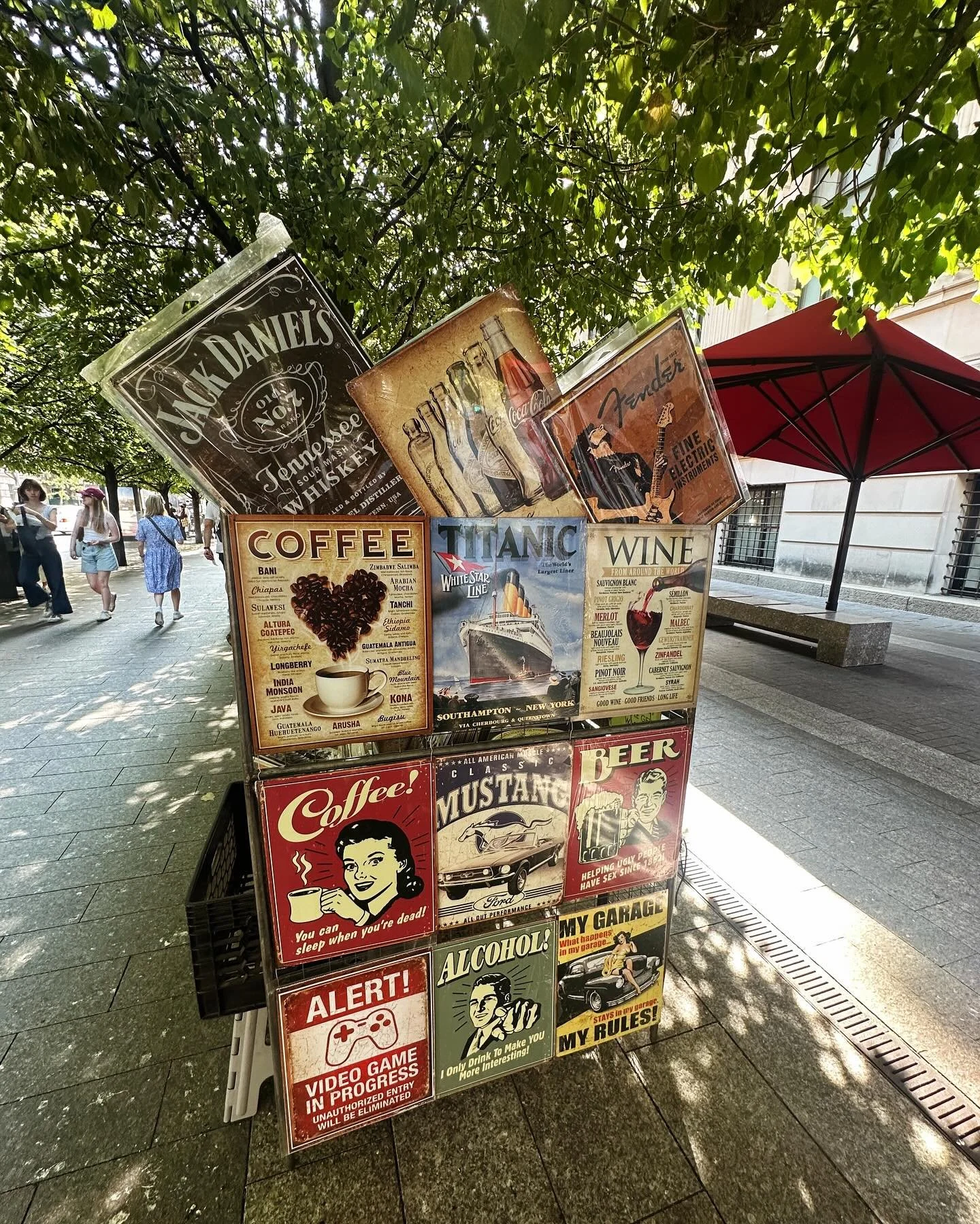 week spent with people, places, and things I love!

1. small art shops on the upper east side
2. my outfit on the way to central park (not the truck obstructing my photo)
3. walking through the upper east side to central park <3
4. SLAYDIES REUNIO