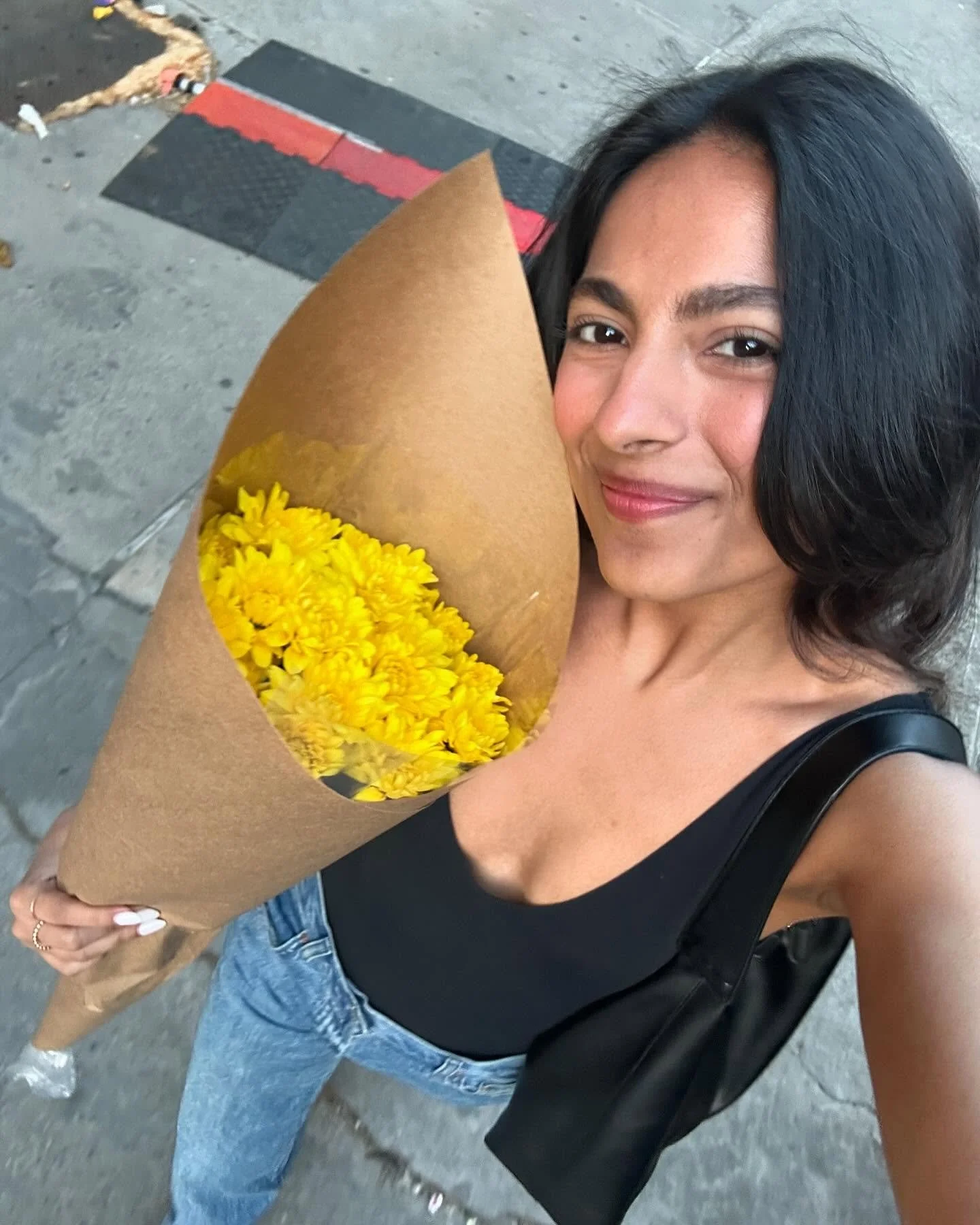recent highlights:
1. buying flowers for my besties just because :)
2. the BEST cava bowl. honey harissa avocado bowl + add the tzatziki and lemon herb tahini dressing. thank me later. 
3. favorite audition frame from the week
4. asst. teaching an ev