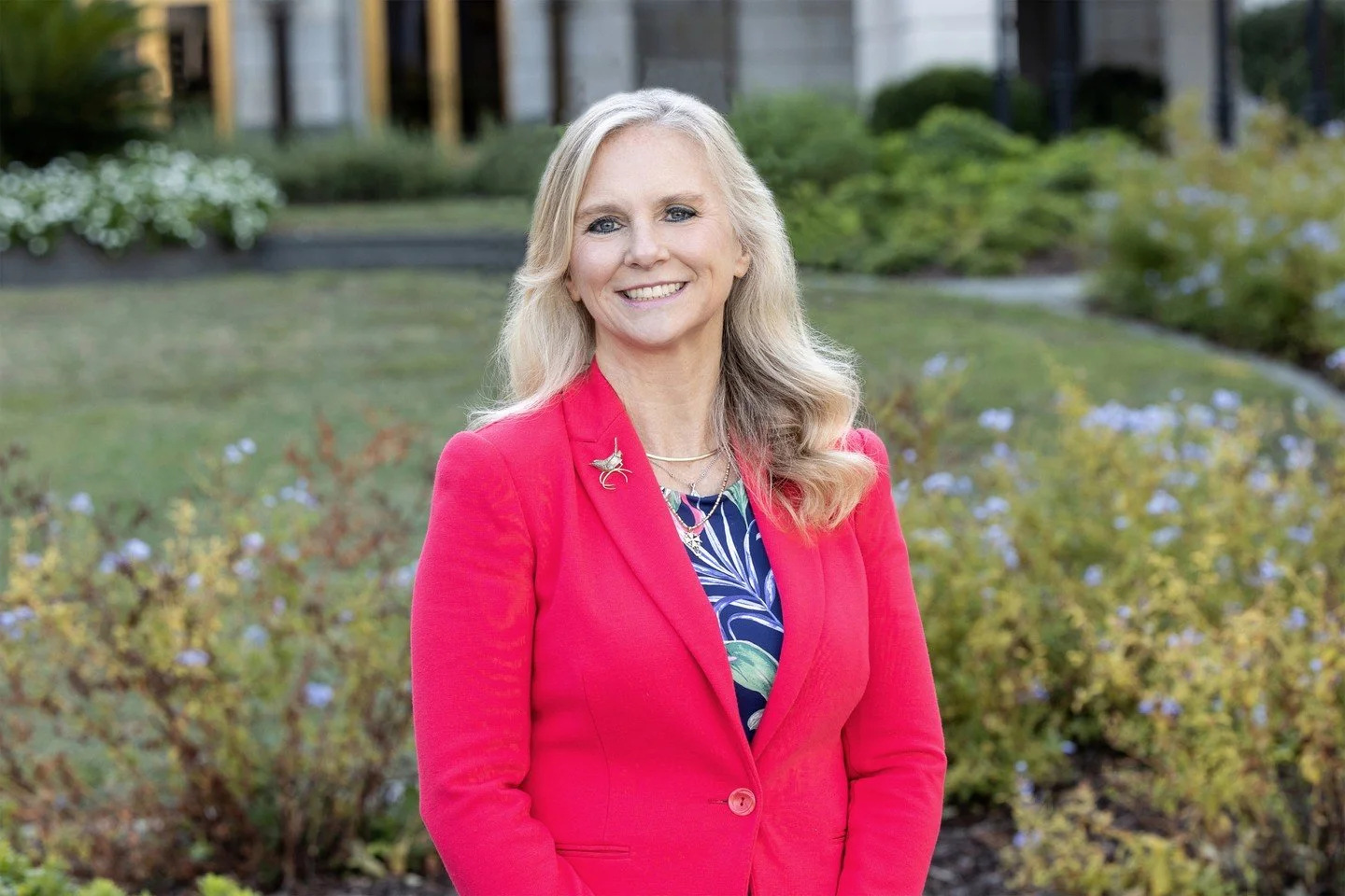 Who is ready for some not-so-steamy weather? Cooler weather is here and it's a great time to update your profile pics. Contact me if you need one :))