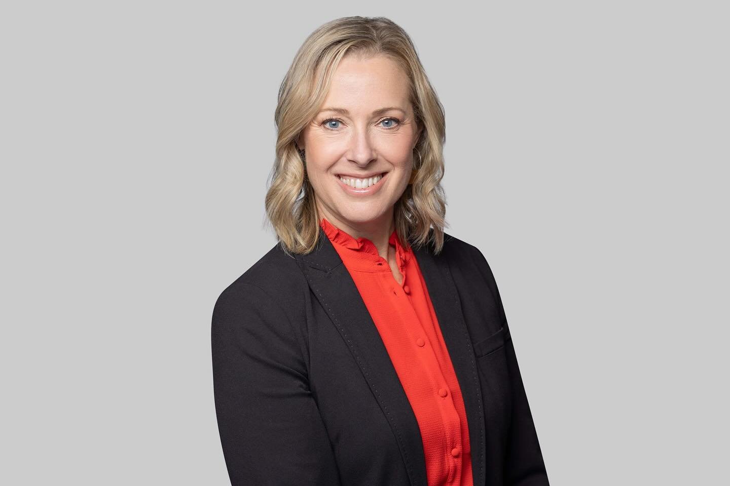 AI COMPANIES: 
Step into Success with Our Professional Headshots!

We offer customized professional studio headshots that perfectly go with your brand or business idea. You can use these headshots on business websites, print collateral, social media,