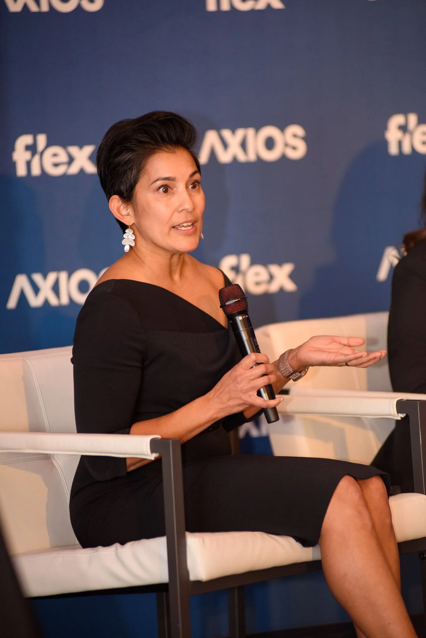 Axios_Flex_12.03.25-15.jpg