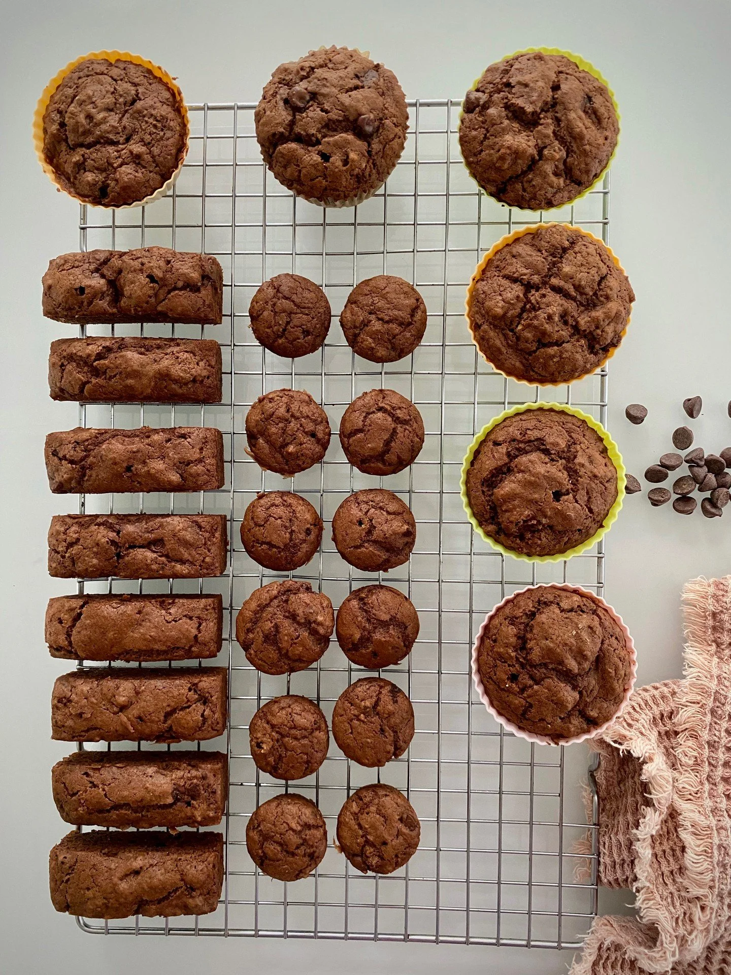 Muffins r&eacute;guliers, minis muffins, ou m&ecirc;me barres moelleuses&hellip; Avec nos m&eacute;langes, tout est possible! Il suffit d&rsquo;ajuster un peu le temps de cuisson, et &agrave; toi de choisir ton format pr&eacute;f&eacute;r&eacute;. 

