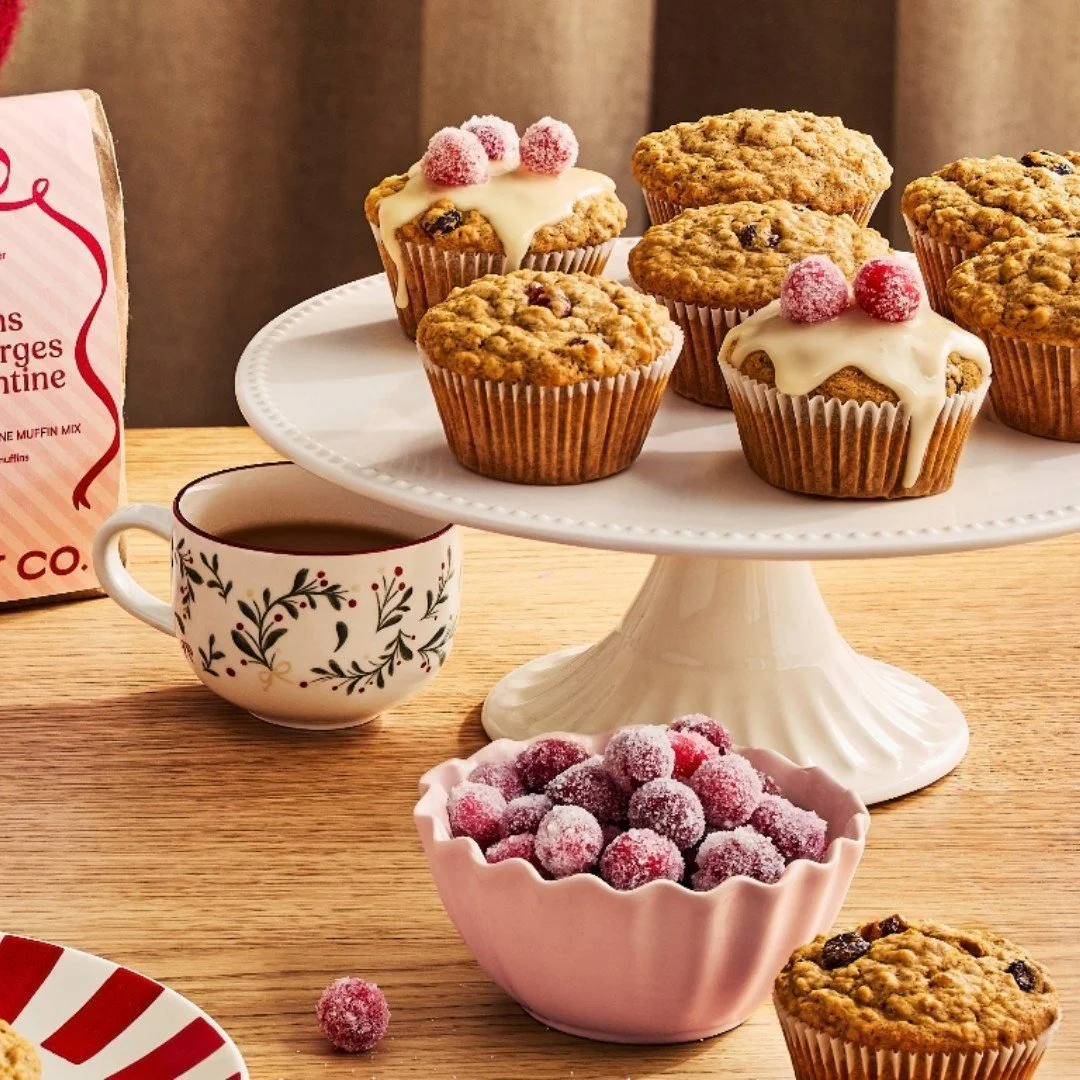 ✨ Nos m&eacute;langes Muff &amp; Co sont plus que de simples muffins ! ✨

L&eacute;g&egrave;rement glac&eacute;s et garnis de canneberges givr&eacute;es, ils sont parfaits pour ajouter une petite touche de magie &agrave; votre table de brunch ou vos 