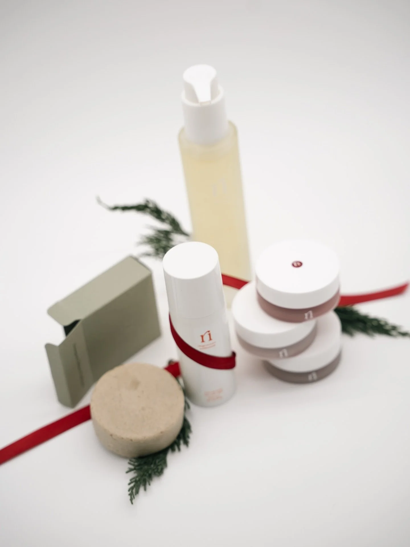 In occasione del Natale abbiamo creato dei Kit perfetti, i prodotti necessari tra makeup e skincare per ogni occasione ma con semplici passaggi! 

Vi presentiamo i Kit TRUCCA &amp; STRUCCA S, L e XL! 

#caprichar #capricharfam #capricharnature #skinc
